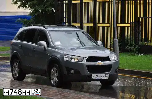 Фото автомобиля CHEVROLET CAPTIVA, 2012 — госномер В134УР43. Цвет: Серый