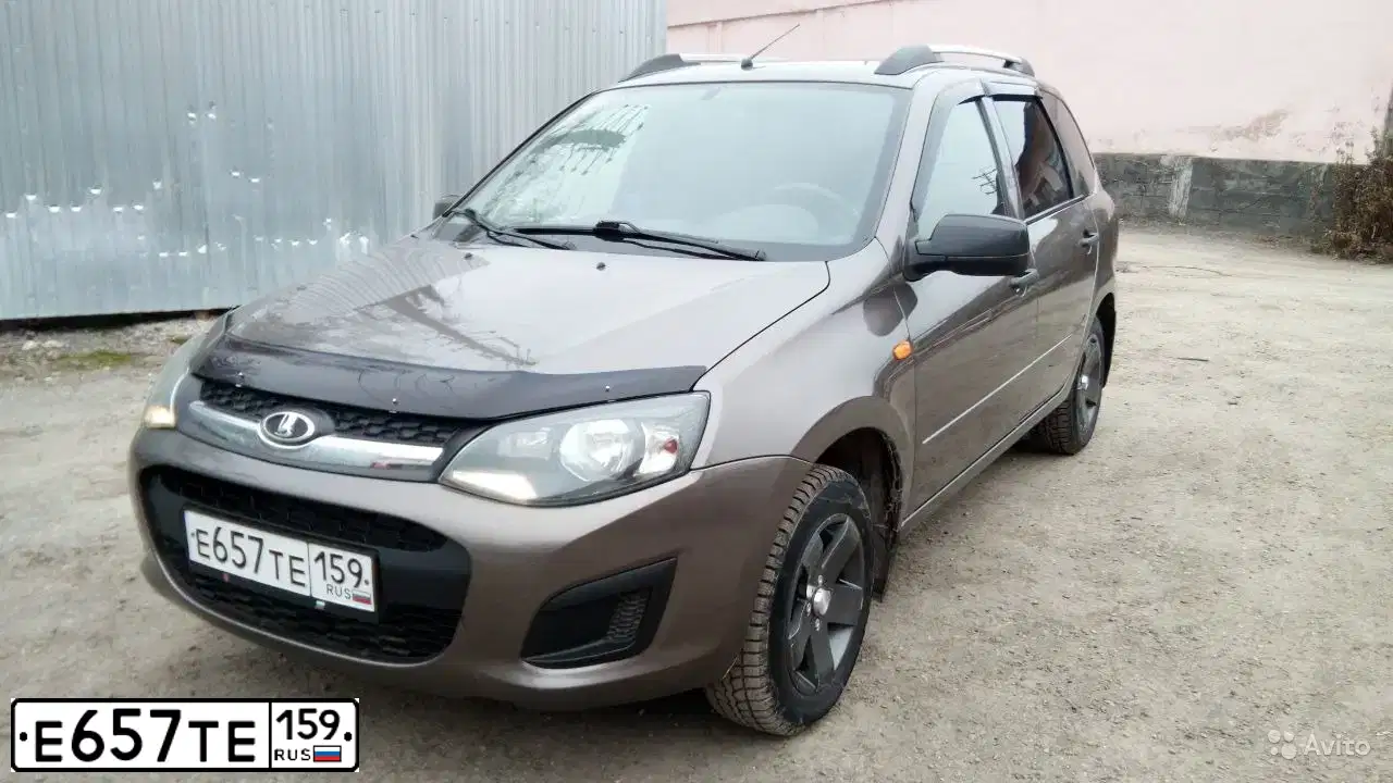 Фото автомобиля LADA 2194 KALINA, 2014 — госномер Е657ТЕ159. Цвет: золотисто коричневый
