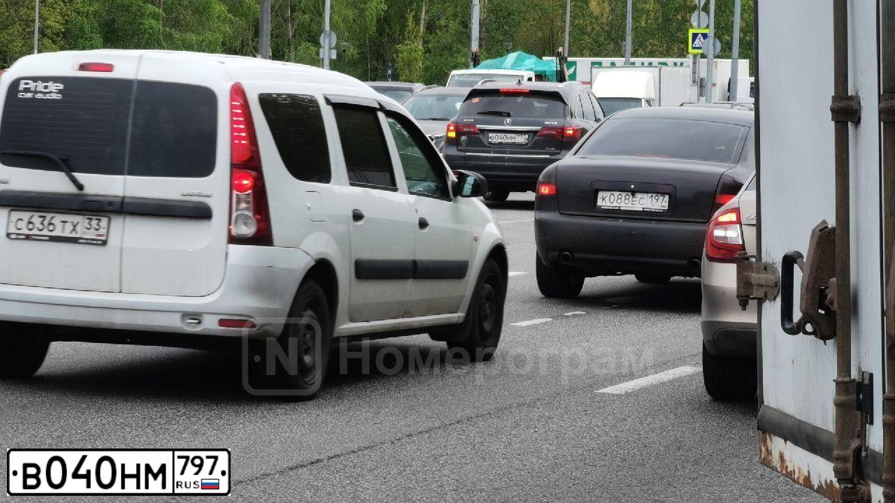 Фото автомобиля BMW SERIE 3, 2001 — госномер Р099СА64. Цвет: Красный