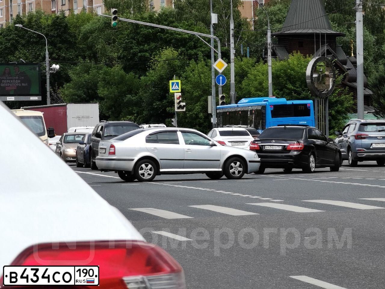Фото автомобиля MERCEDES E-KLASSE, 2011 — госномер В434СО190. Цвет: ЧЕРНЫЙ