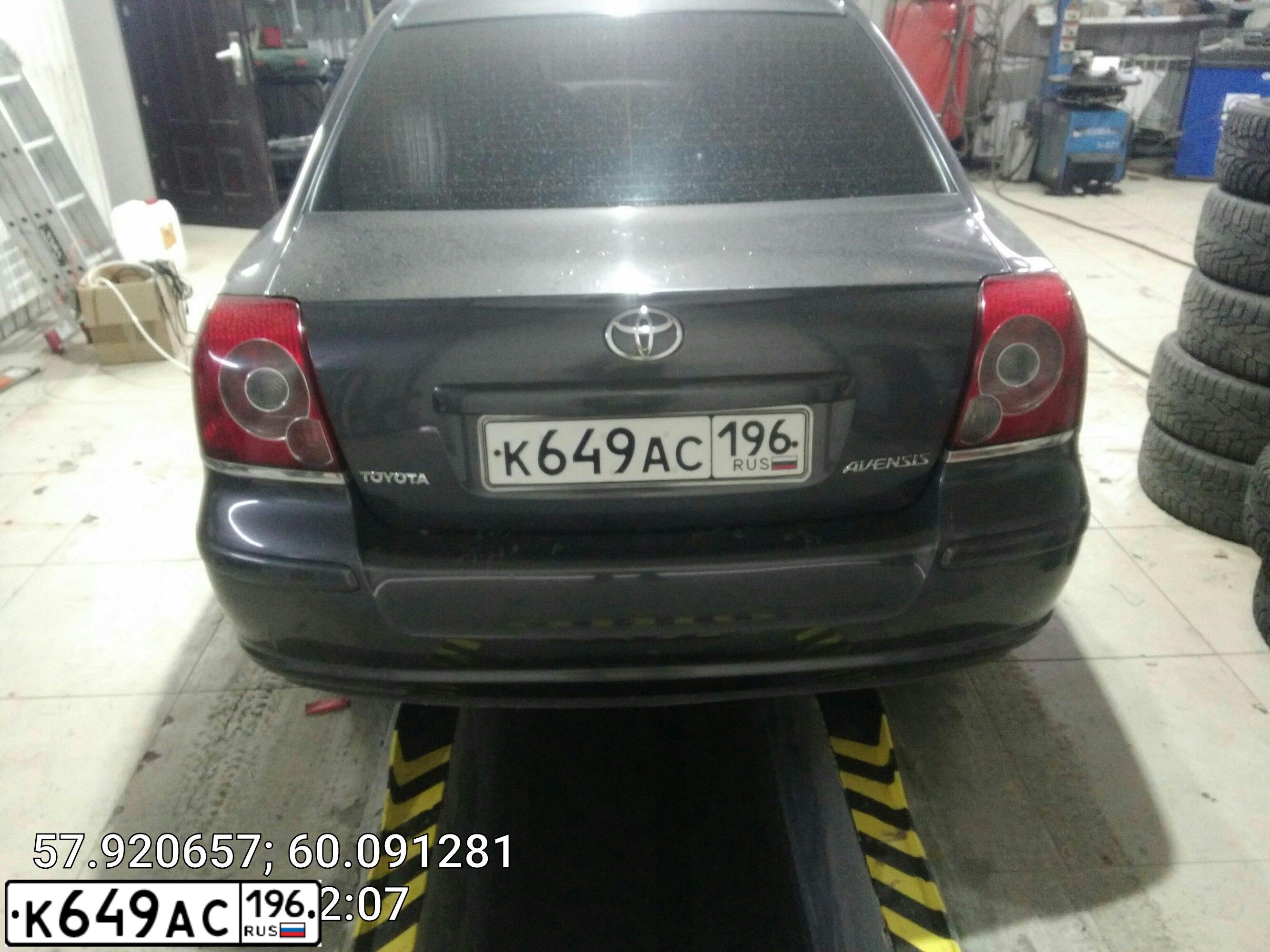 Фото автомобиля TOYOTA AVENSIS, 2006 — госномер В666КЕ196. Цвет: СЕРЫЙ