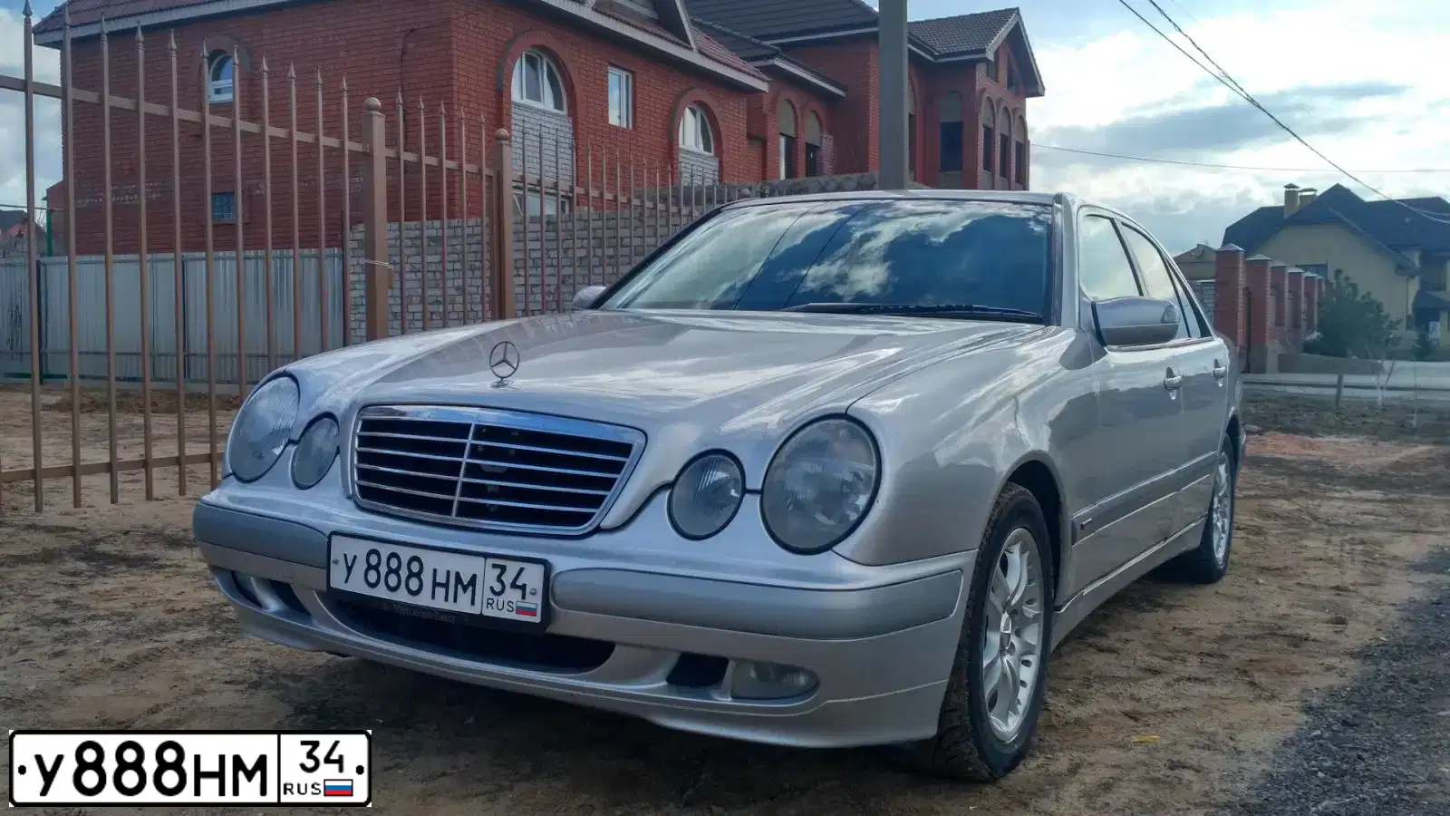 Фото автомобиля MERCEDES ACTROS, 2001 — госномер У888НМ34. Цвет: ЖЕЛТО-СИНИЙ