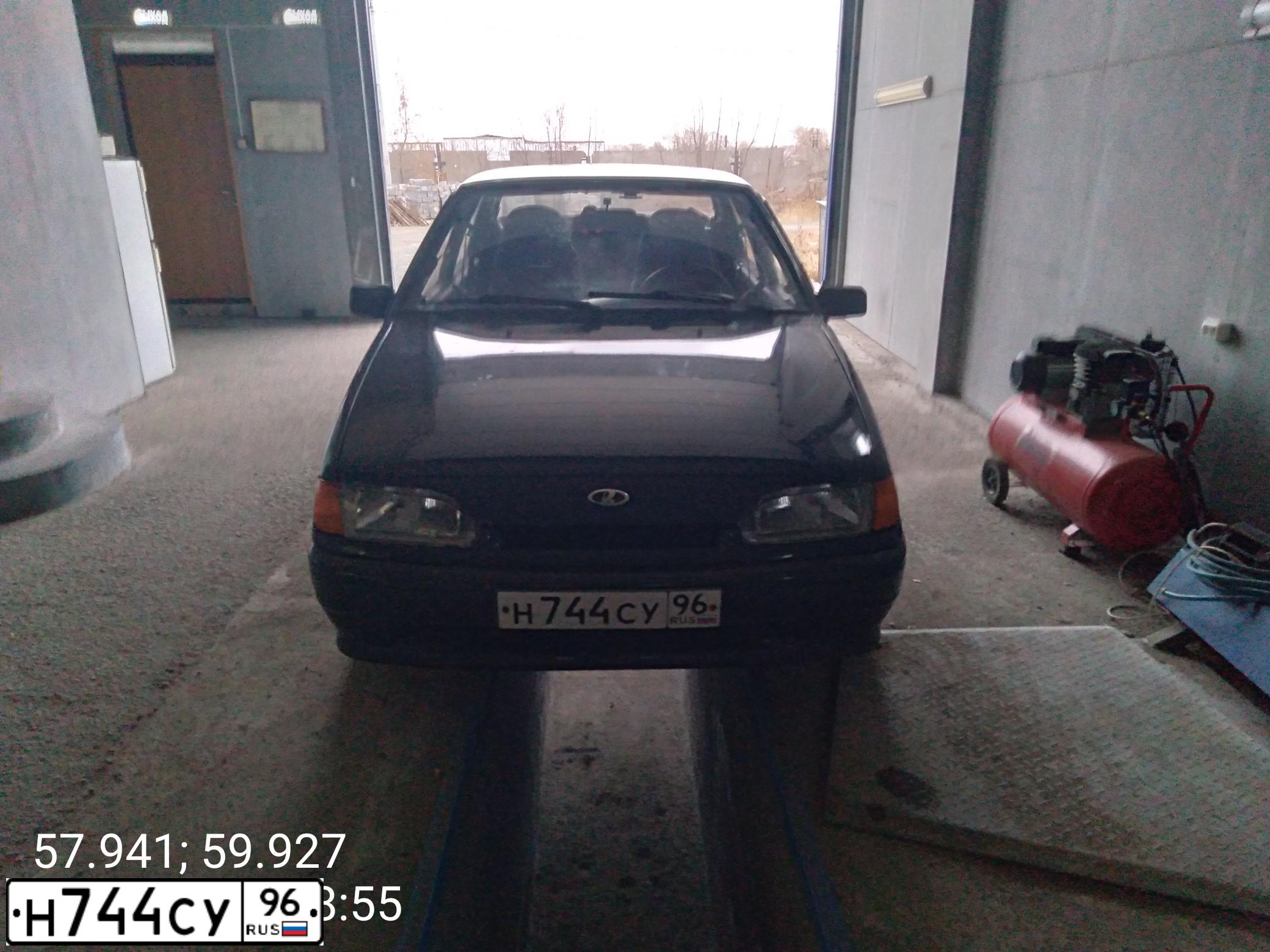 Фото автомобиля LADA 2115 SAMARA, 2009 — госномер Н744СУ96. Цвет: ЧЕРНЫЙ