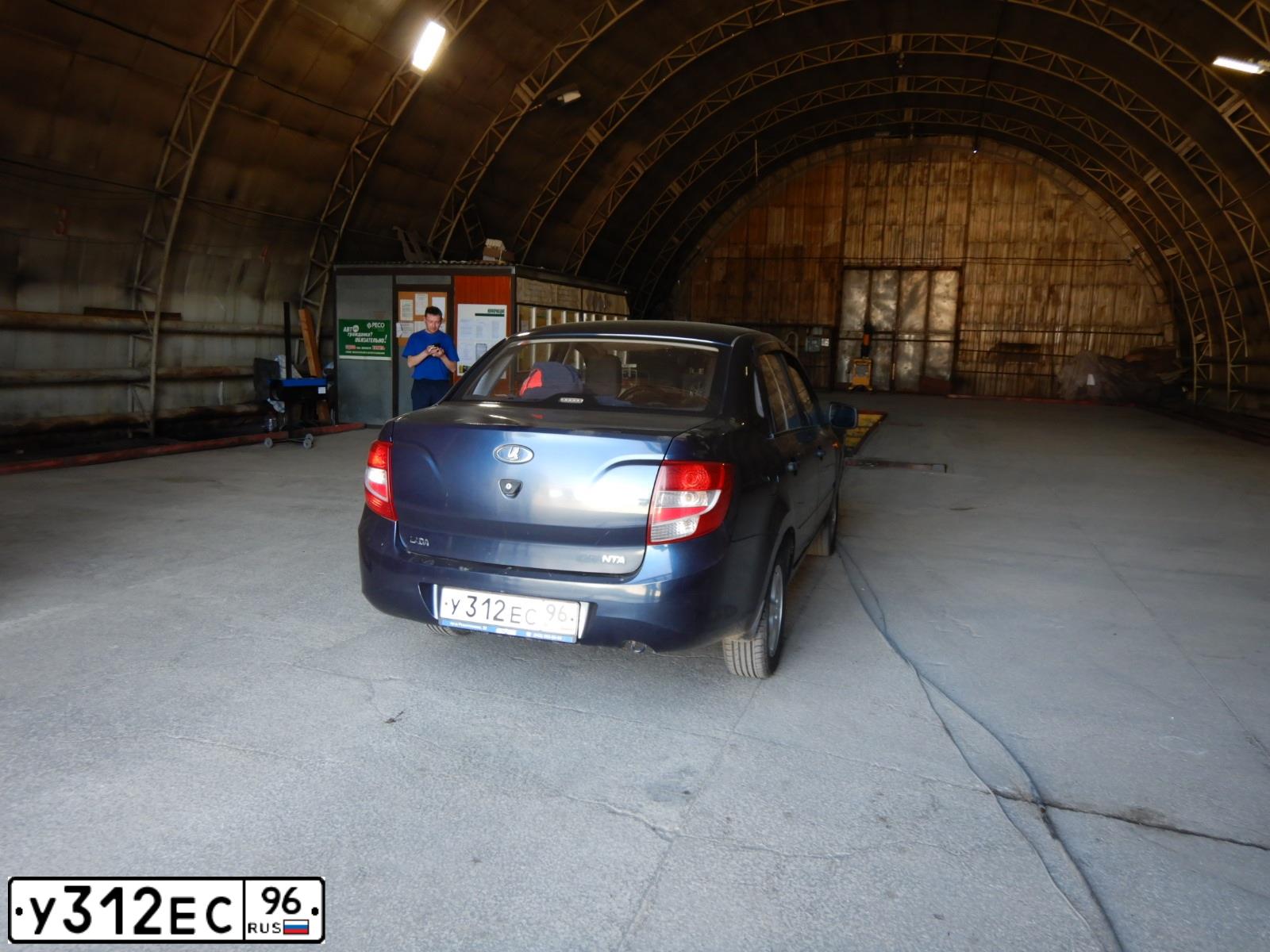 Фото автомобиля LADA 2190 GRANTA, 2012 — госномер У312ЕС96. Цвет: СЕРО-СИНИЙ