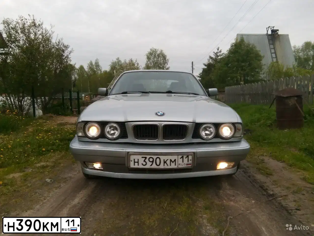 Фото автомобиля BMW SERIE 5, 1995 — госномер Е907ЕА11. Цвет: СВЕТЛО-СЕРЫЙ