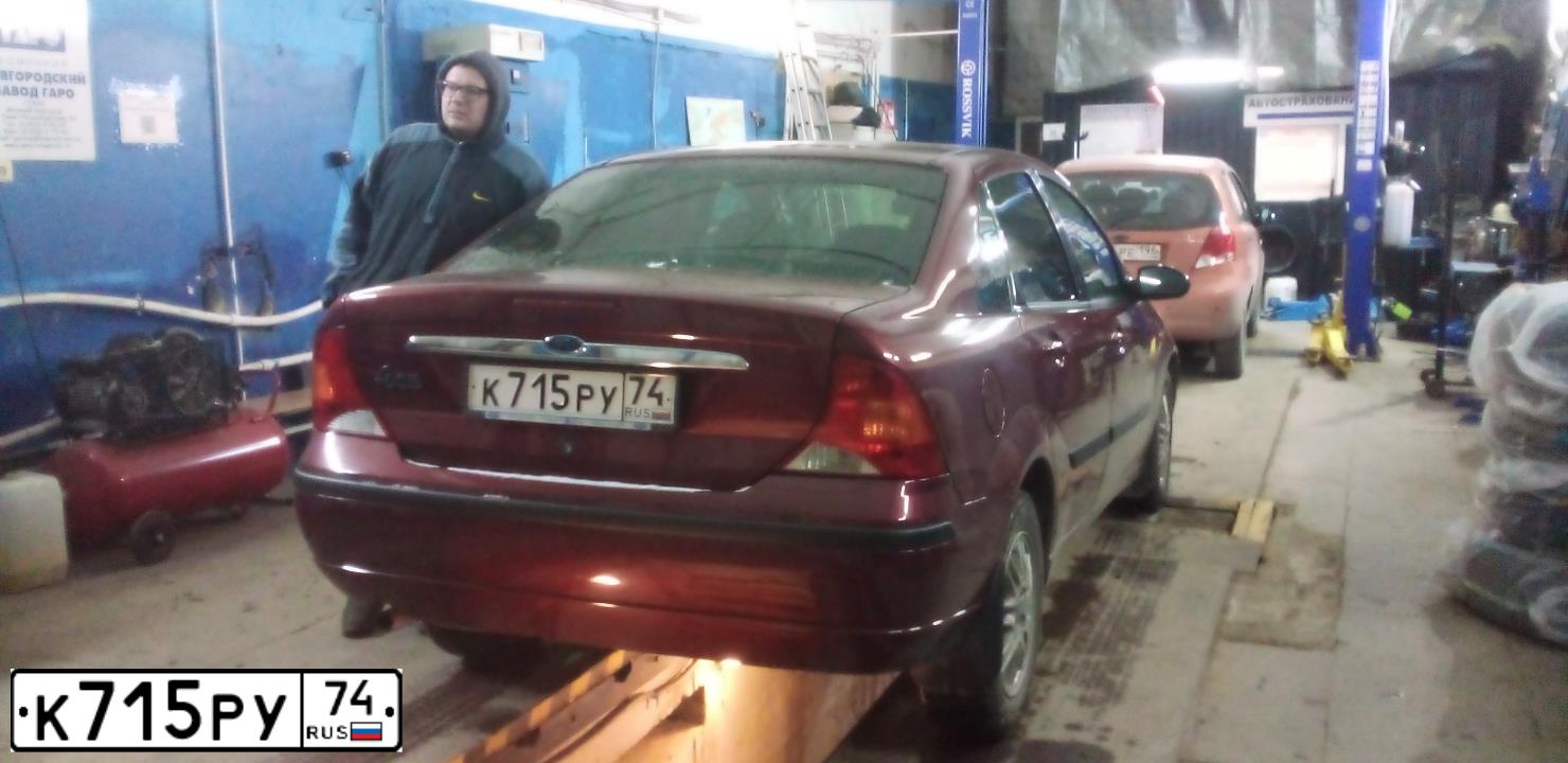 Фото автомобиля FORD FOCUS, 2004 — госномер А358ЕН172. Цвет: ТЕМНО-КРАСНЫЙ