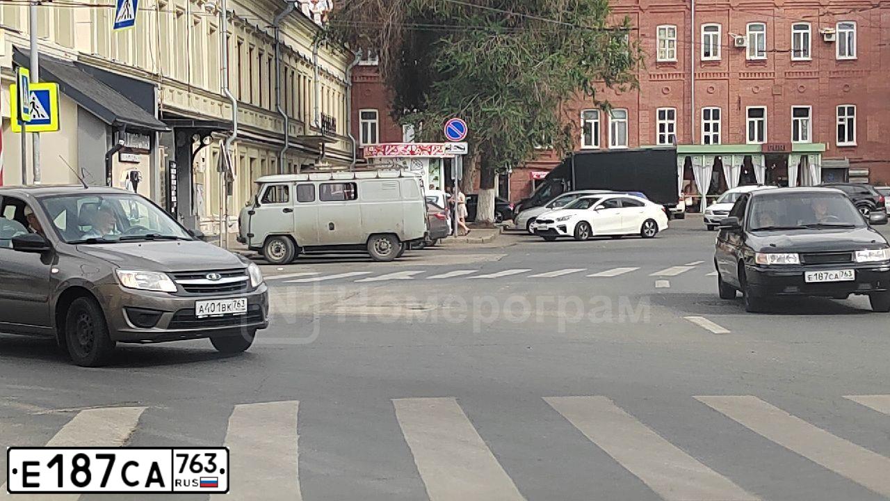Фото автомобиля FORD FOCUS, 2007 — госномер С431УС196. Цвет: СВЕТЛО-СЕРЫЙ