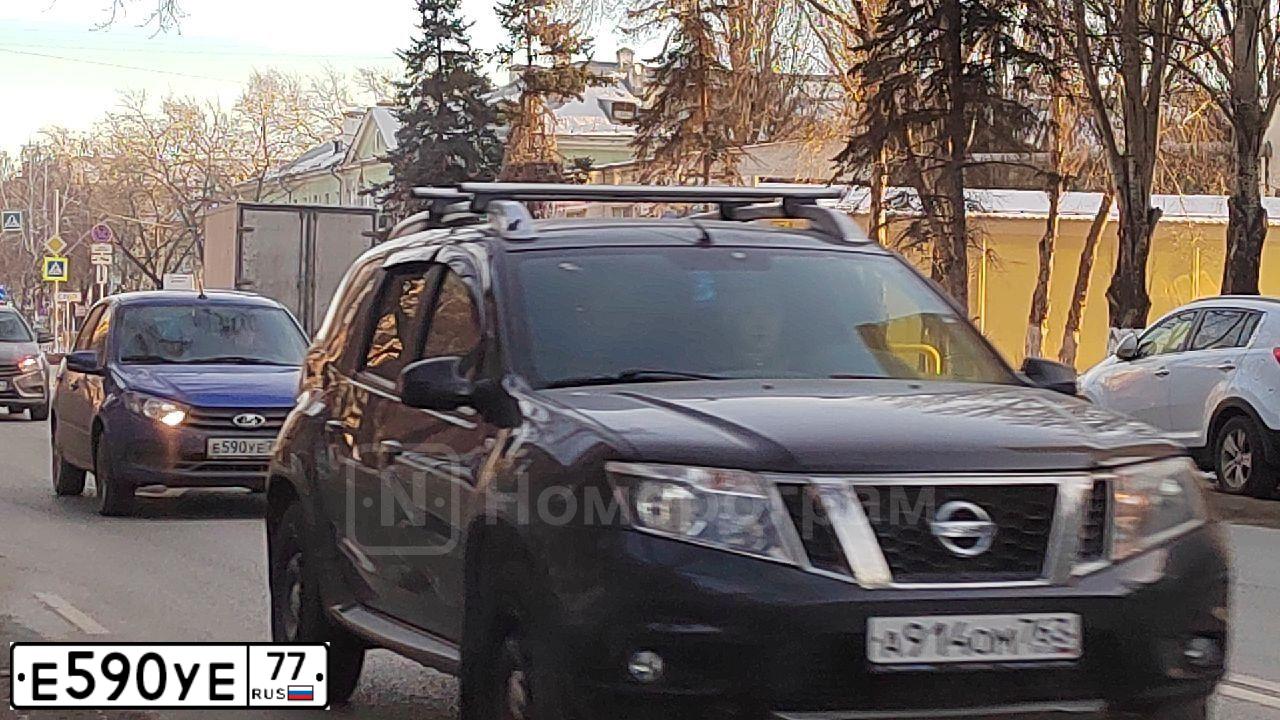 Фото автомобиля MITSUBISHI L 400, 1997 — госномер Е590УЕ77. Цвет: Белый