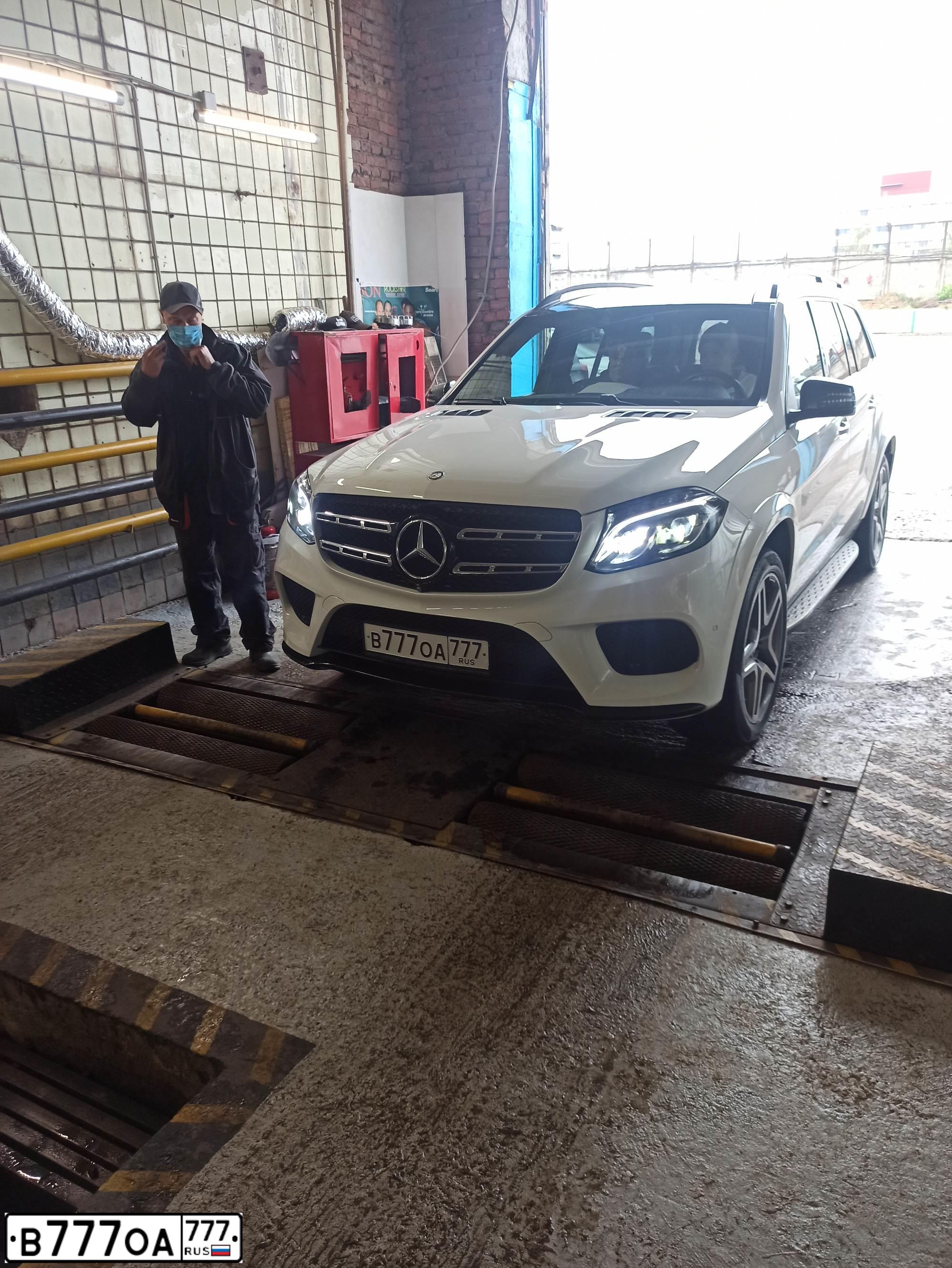 Фото автомобиля KIA CEE'D, 2015 — госномер В777ОА777. Цвет: БЕЛЫЙ