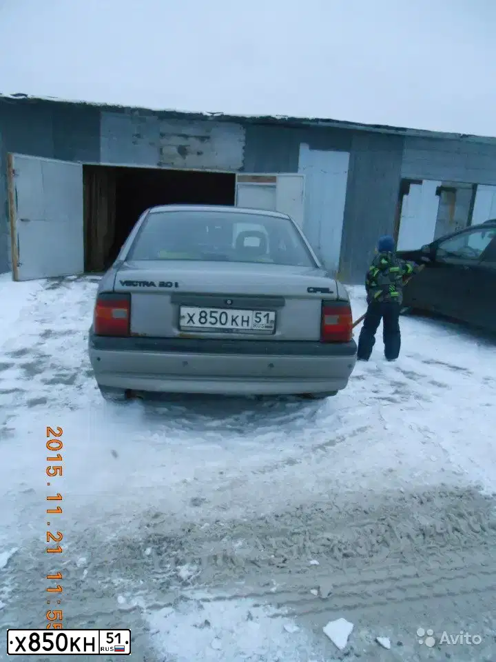 Фото автомобиля OPEL VECTRA, 1994 — госномер Х850КН51. Цвет: Серебристый