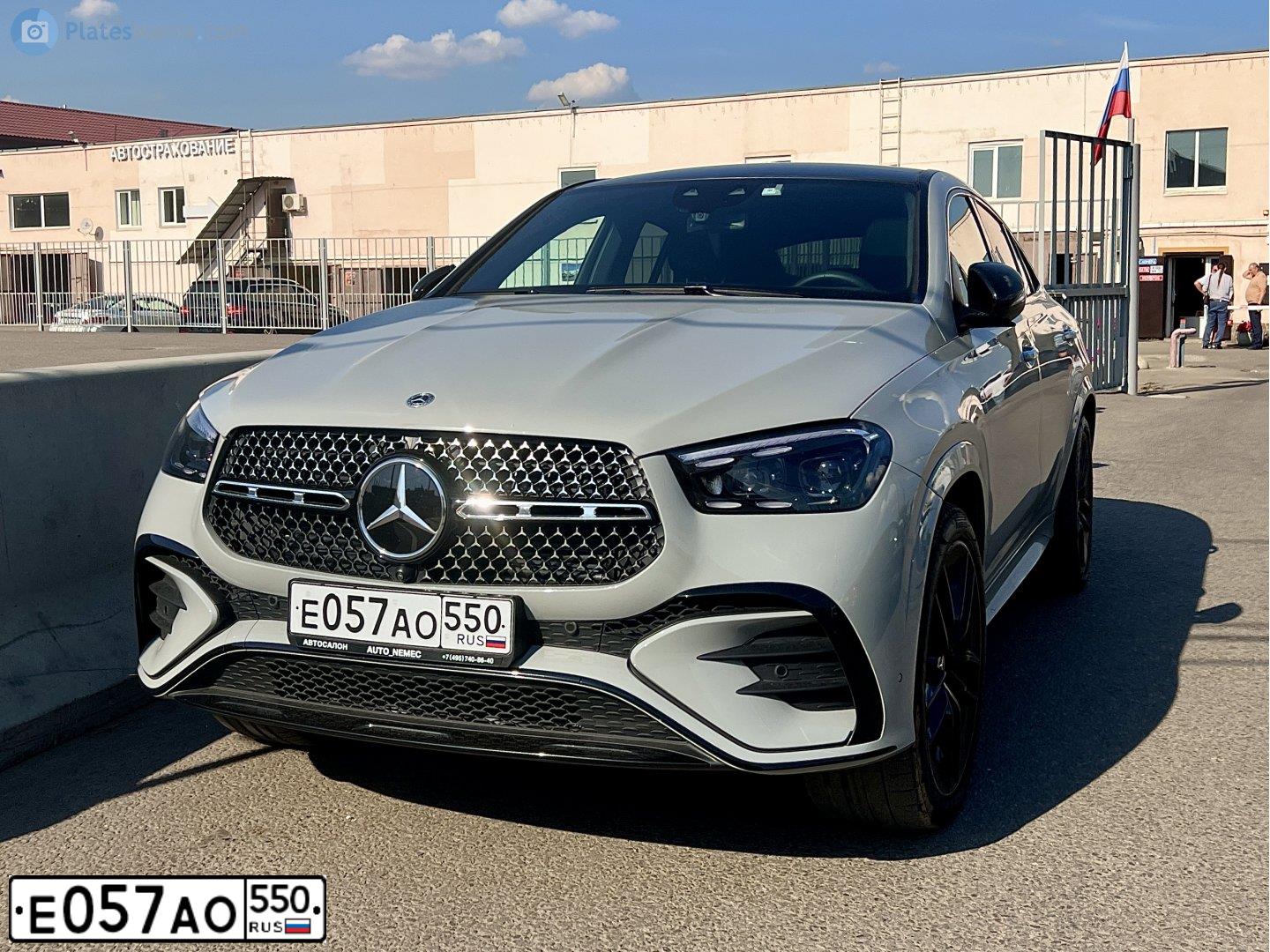 Фото автомобиля MERCEDES - BENZ GLE 450 D 4 MATIC СОUРЕ, 2023 — госномер Е057АО550. Цвет: СЕРЫЙ
