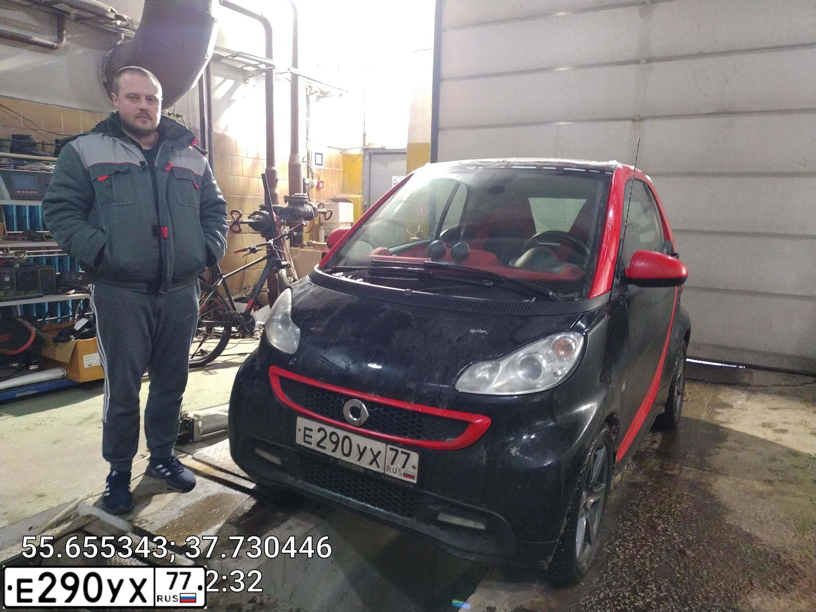Фото автомобиля SMART FORTWO, 2012 — госномер К702ТО147. Цвет: ЧЕРНЫЙ