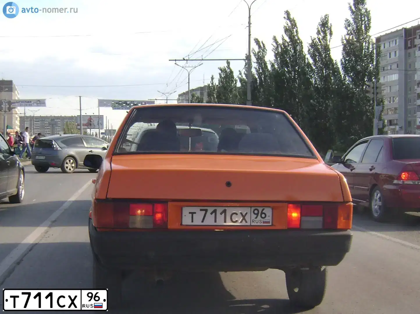 Фото автомобиля LADA 2109 SAMARA, 1998 — госномер Т711СХ96. Цвет: ОРАНЖЕВЫЙ