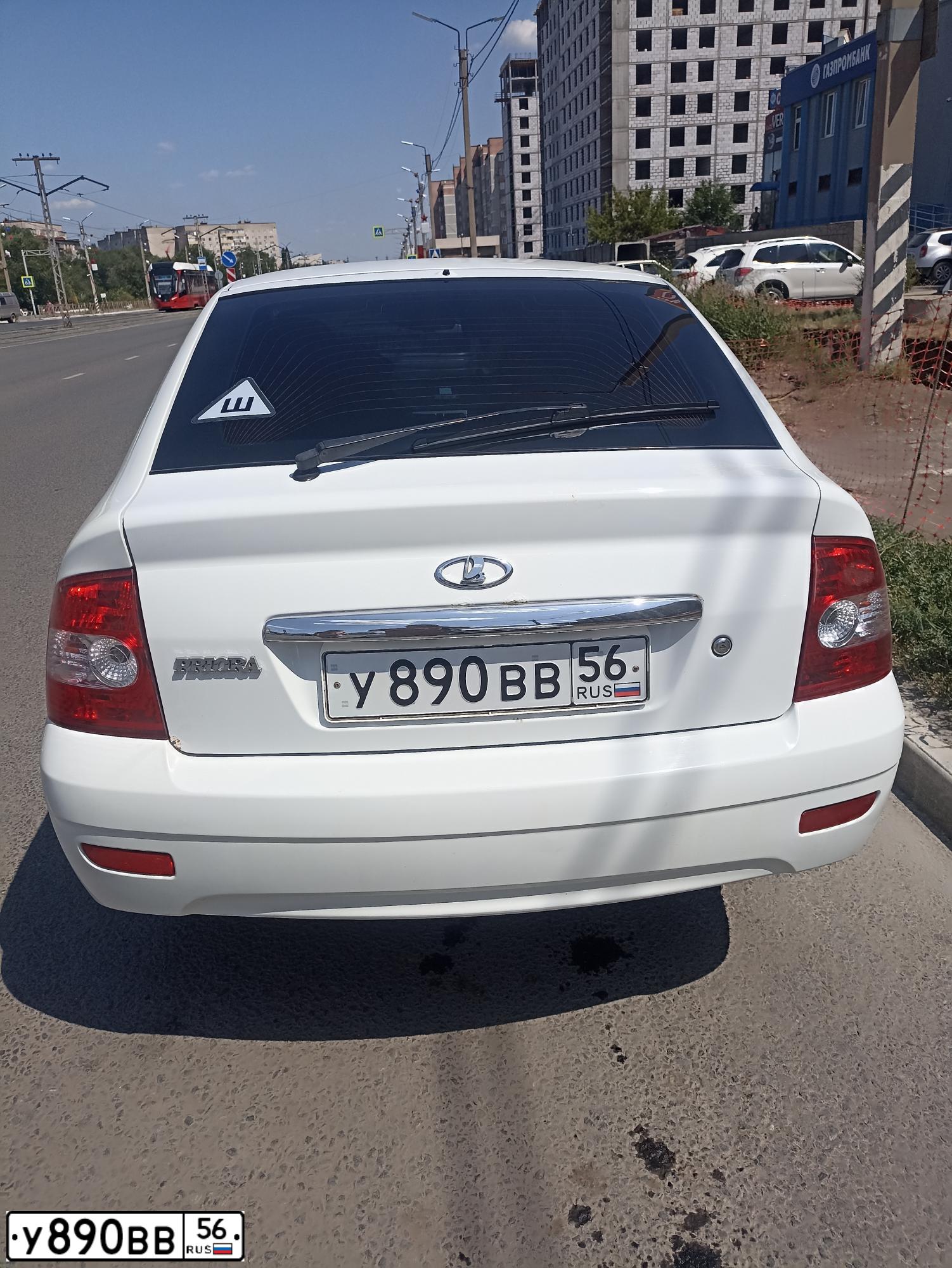 Фото автомобиля LADA 2172 PRIORA, 2011 — госномер У890ВВ56. Цвет: БЕЛЫЙ