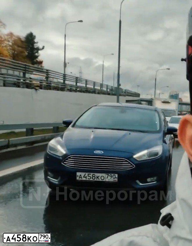Фото автомобиля FORD FOCUS, 2017 — госномер А458КО790. Цвет: синий