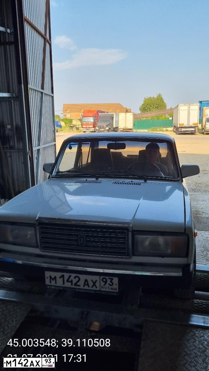 Фото автомобиля LADA 2107, 2004 — госномер М142АХ93. Цвет: ЯРКО-БЕЛЫЙ