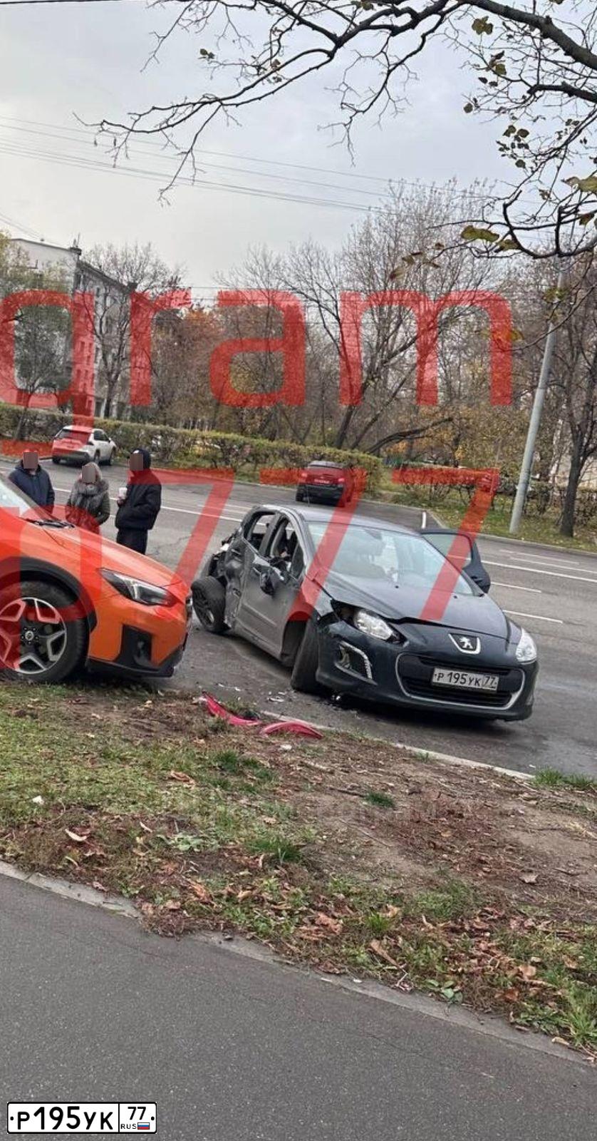 Фото автомобиля PEUGEOT 308, 2011 — госномер Р195УК77. Цвет: СИНИЙ ТЕМНЫЙ