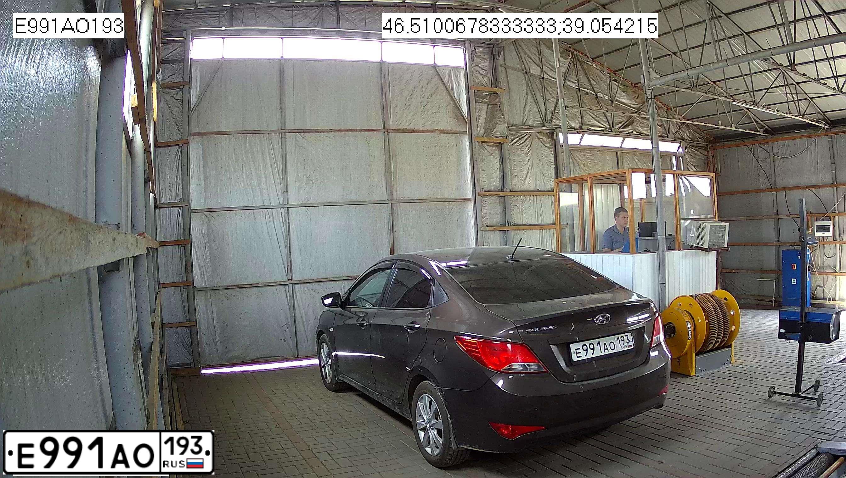 Фото автомобиля HYUNDAI SOLARIS, 2016 — госномер С735РТ777. Цвет: Коричневый