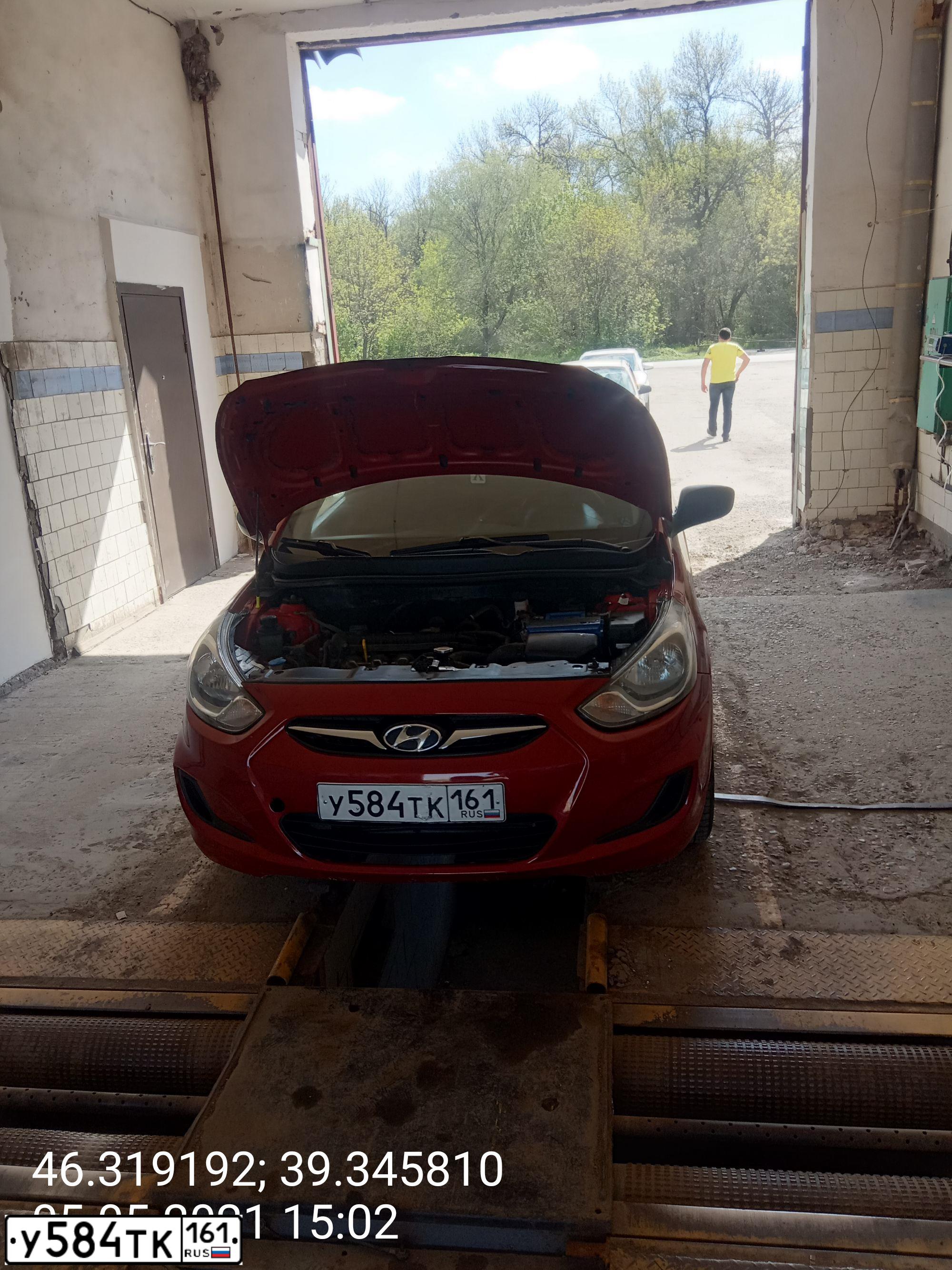 Фото автомобиля HYUNDAI SOLARIS, 2011 — госномер Е370СК190. Цвет: КРАСНЫЙ ГРАНАТ
