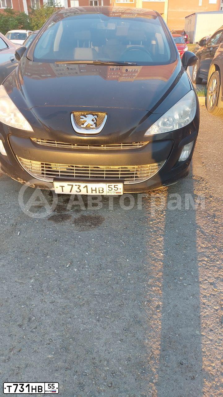 Фото автомобиля PEUGEOT 308, 2008 — госномер Р888АС55. Цвет: ЧЕРНЫЙ