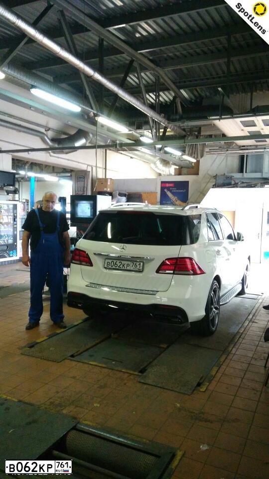 Фото автомобиля MERCEDES GLE-KLASSE, 2016 — госномер К032СК26. Цвет: Белый