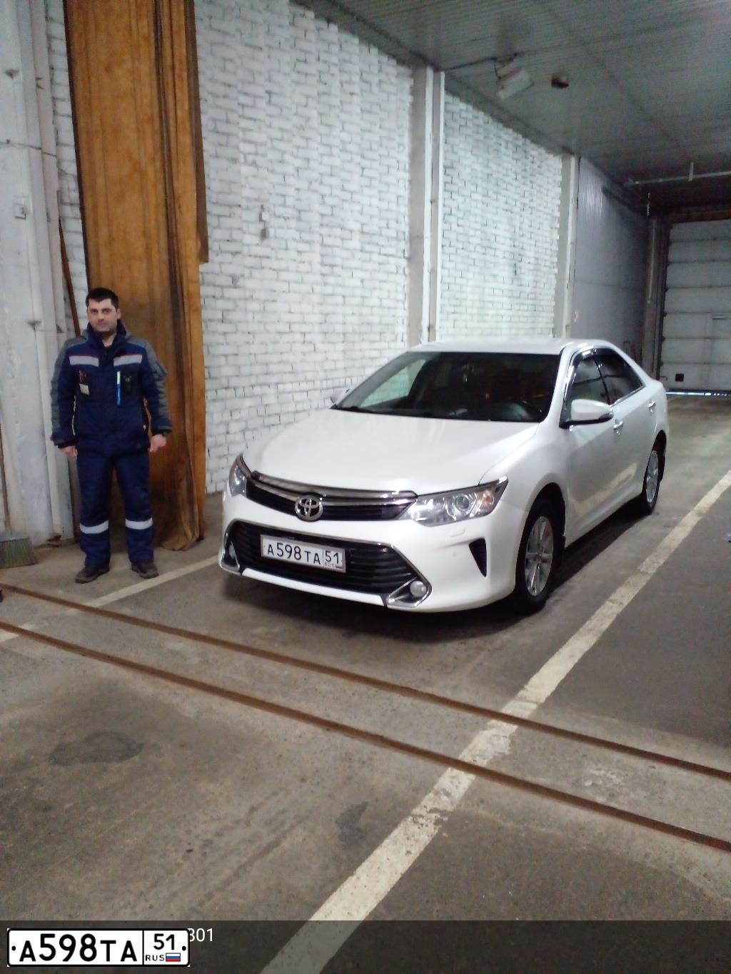 Фото автомобиля TOYOTA CAMRY, 2016 — госномер А536КХ774. Цвет: Белый