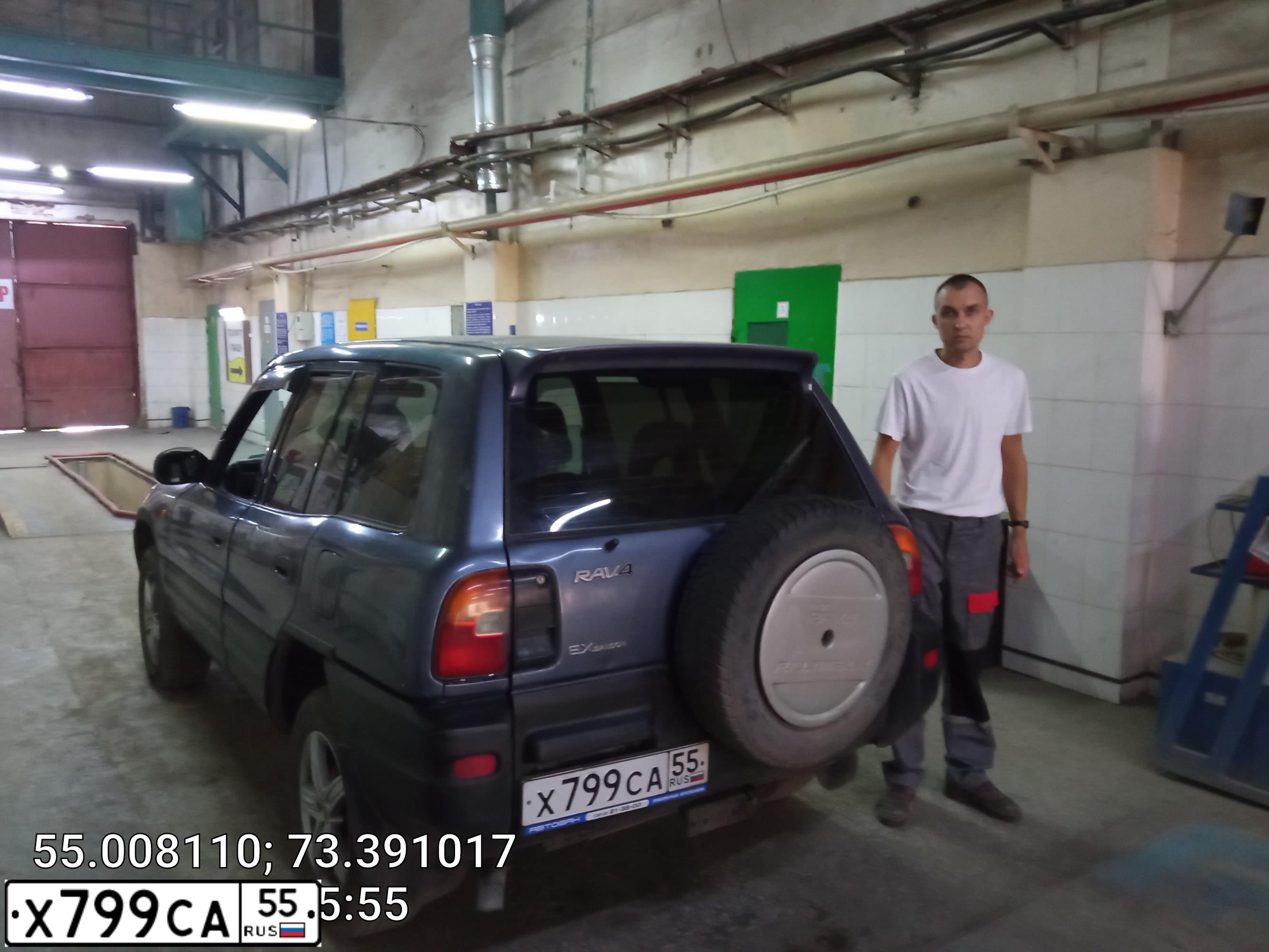 Фото автомобиля TOYOTA RAV4, 1996 — госномер Х799СА55. Цвет: синий