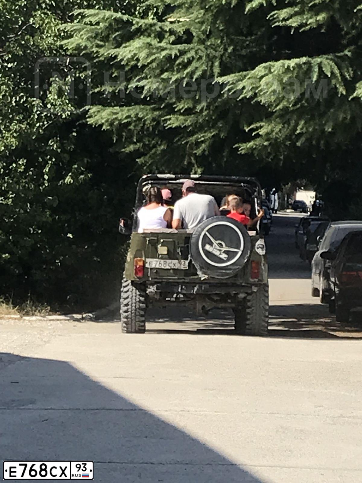 Фото автомобиля UAZ 3151 / HUNTER, 1990 — госномер Е768СХ93. Цвет: ЗЕЛЕНЫЙ