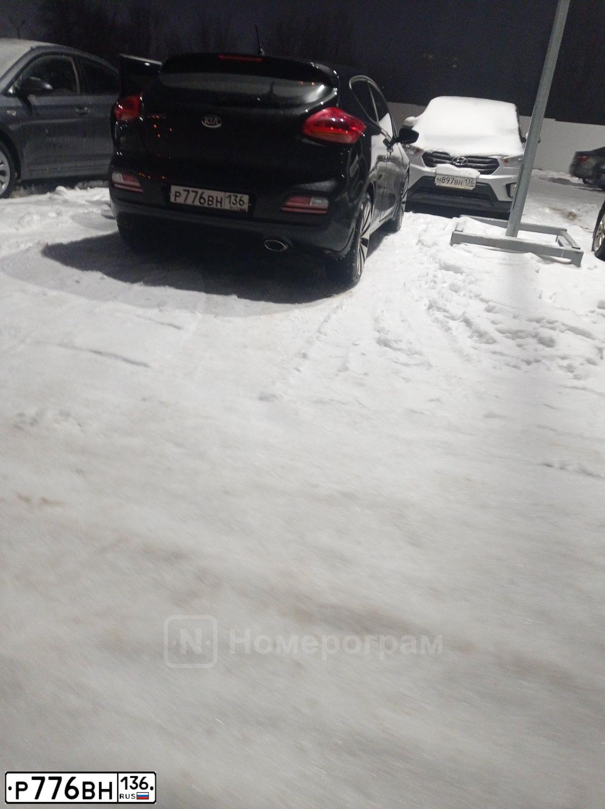 Фото автомобиля KIA CEE'D, 2014 — госномер Р776ВН136. Цвет: ЧЕРНЫЙ ПЕРЛАМУТР