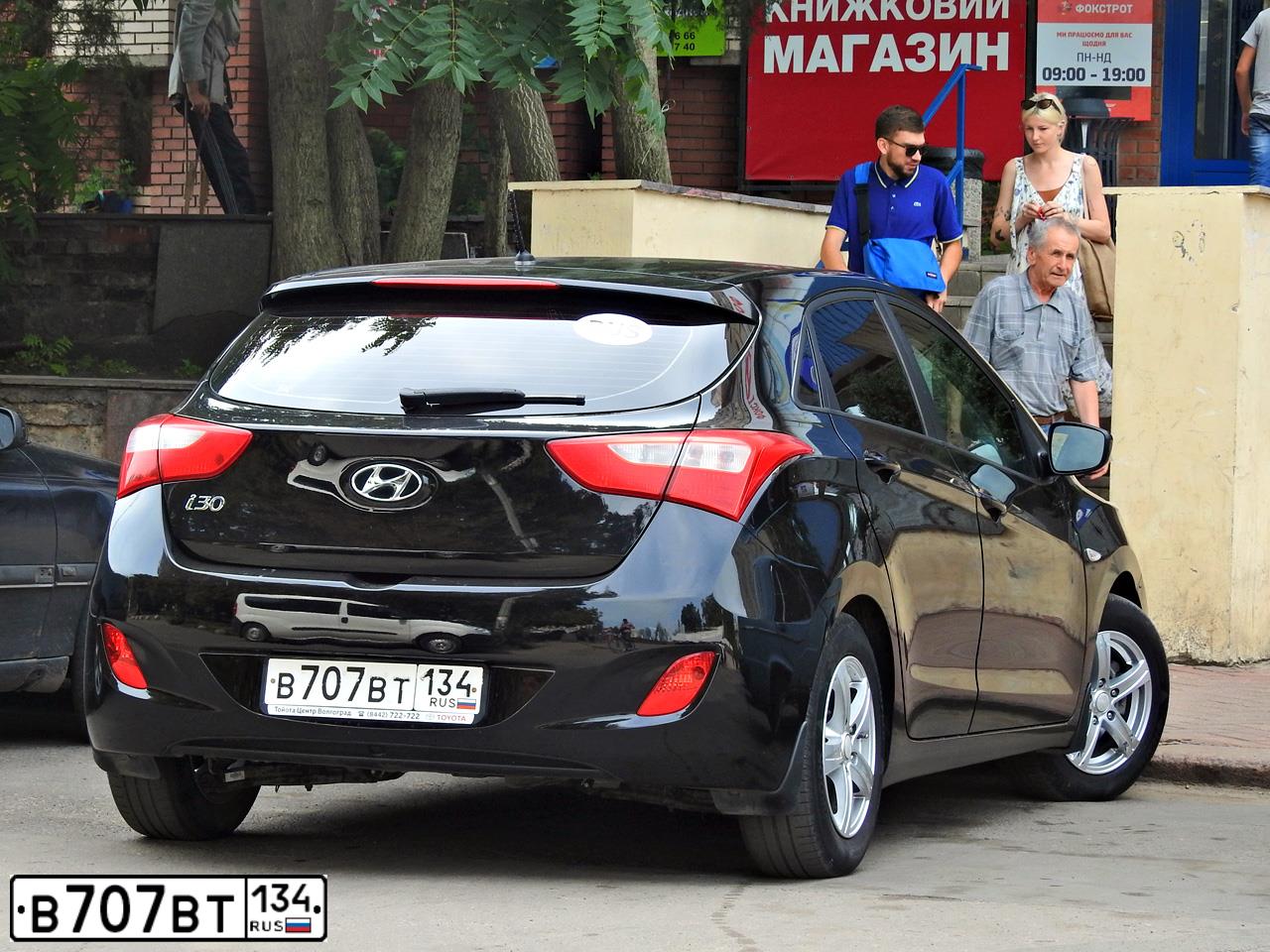 Фото автомобиля HYUNDAI I30, 2014 — госномер В707ВТ134. Цвет: ЧЕРНЫЙ