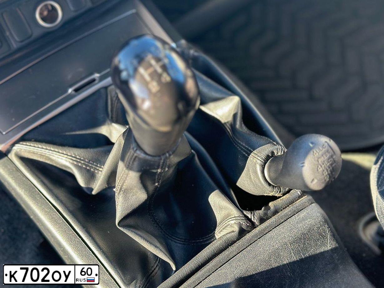 Фото автомобиля MITSUBISHI PAJERO SPORT, 2013 — госномер М600СТ178. Цвет: СЕРЫЙ