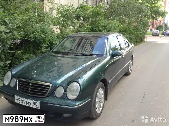 Фото автомобиля MERCEDES E-KLASSE, 2001 — госномер Р158УТ05. Цвет: ЗЕЛЕНЫЙ