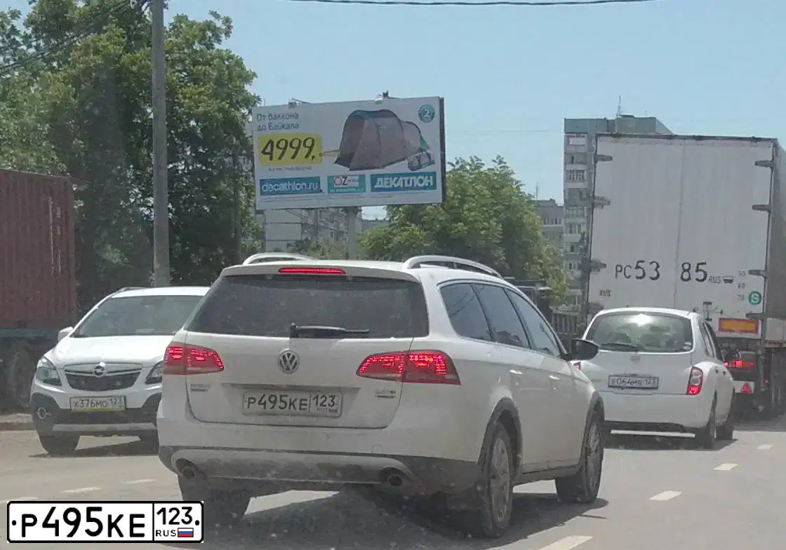 Фото автомобиля VOLKSWAGEN PASSAT, 2012 — госномер Р495КЕ123. Цвет: БЕЛЫЙ