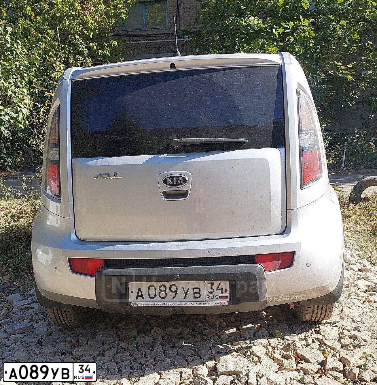 Фото автомобиля KIA SOUL, 2009 — госномер А098УВ34. Цвет: серебристый