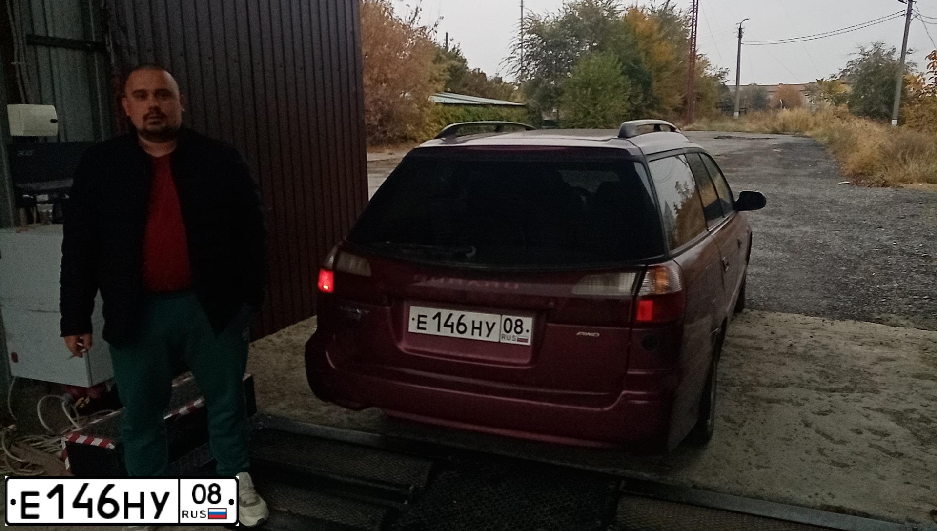 Фото автомобиля SUBARU LEGACY, 1995 — госномер Р811ЕС761. Цвет: ТЕМНО-КРАСНЫЙ