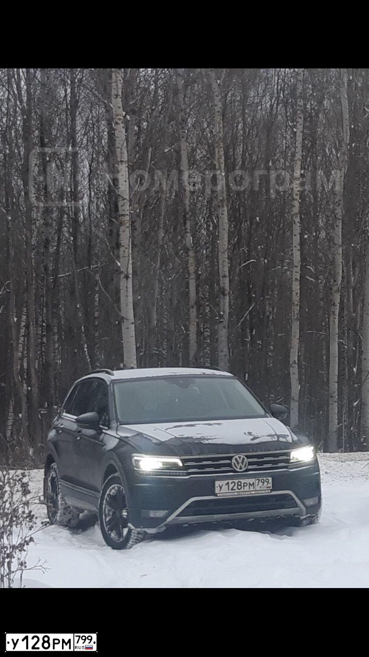 Фото автомобиля VOLKSWAGEN TIGUAN, 2019 — госномер У128РМ799. Цвет: ЧЕРНЫЙ