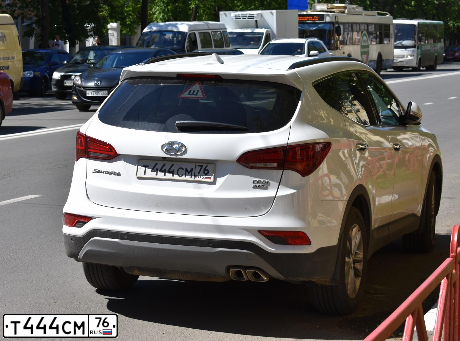 Фото автомобиля HYUNDAI SANTA FE, 2017 — госномер Е771НС76. Цвет: Белый