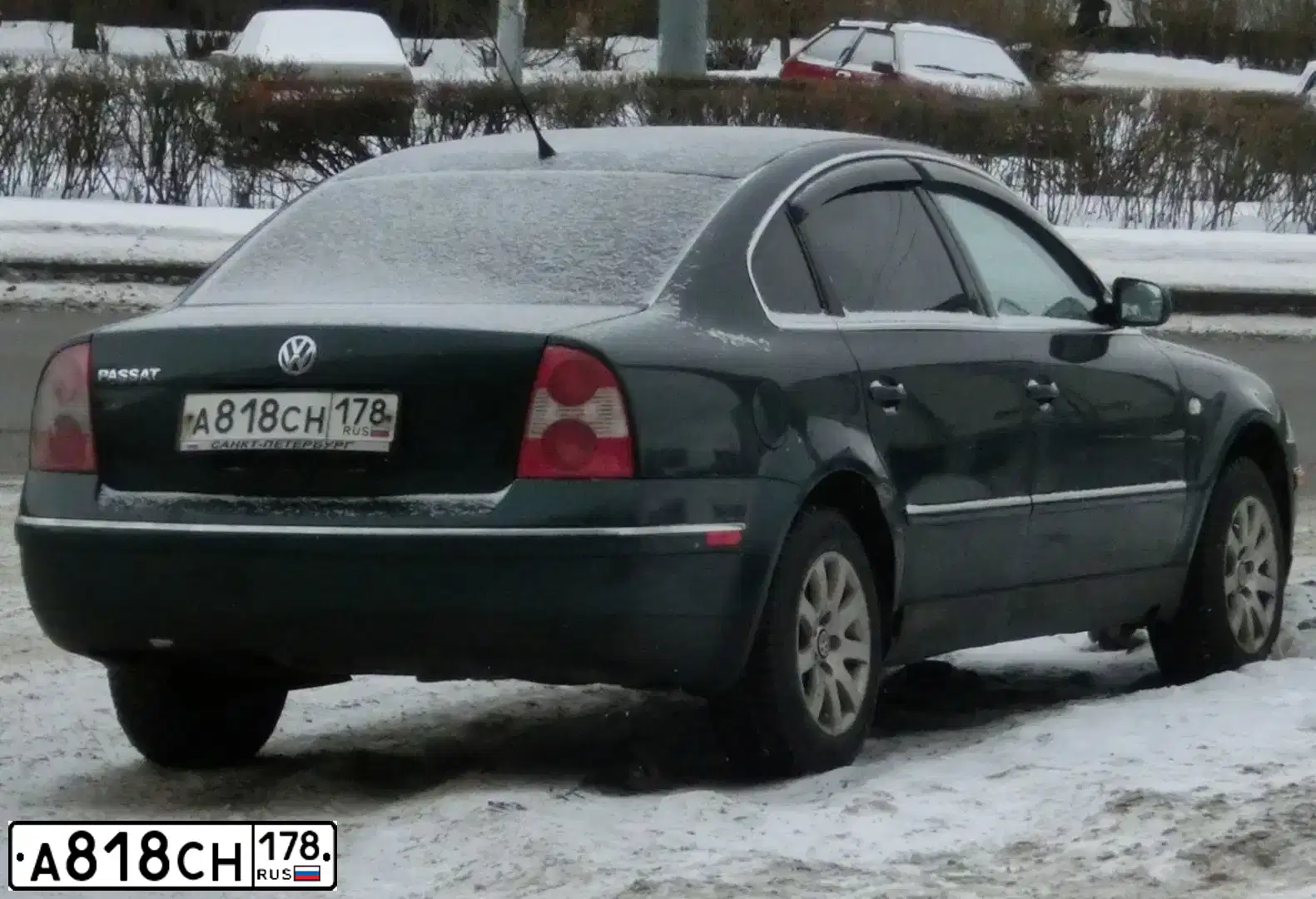 Фото автомобиля VOLKSWAGEN PASSAT, 2001 — госномер А818СН178. Цвет: ЗЕЛЕНЫЙ