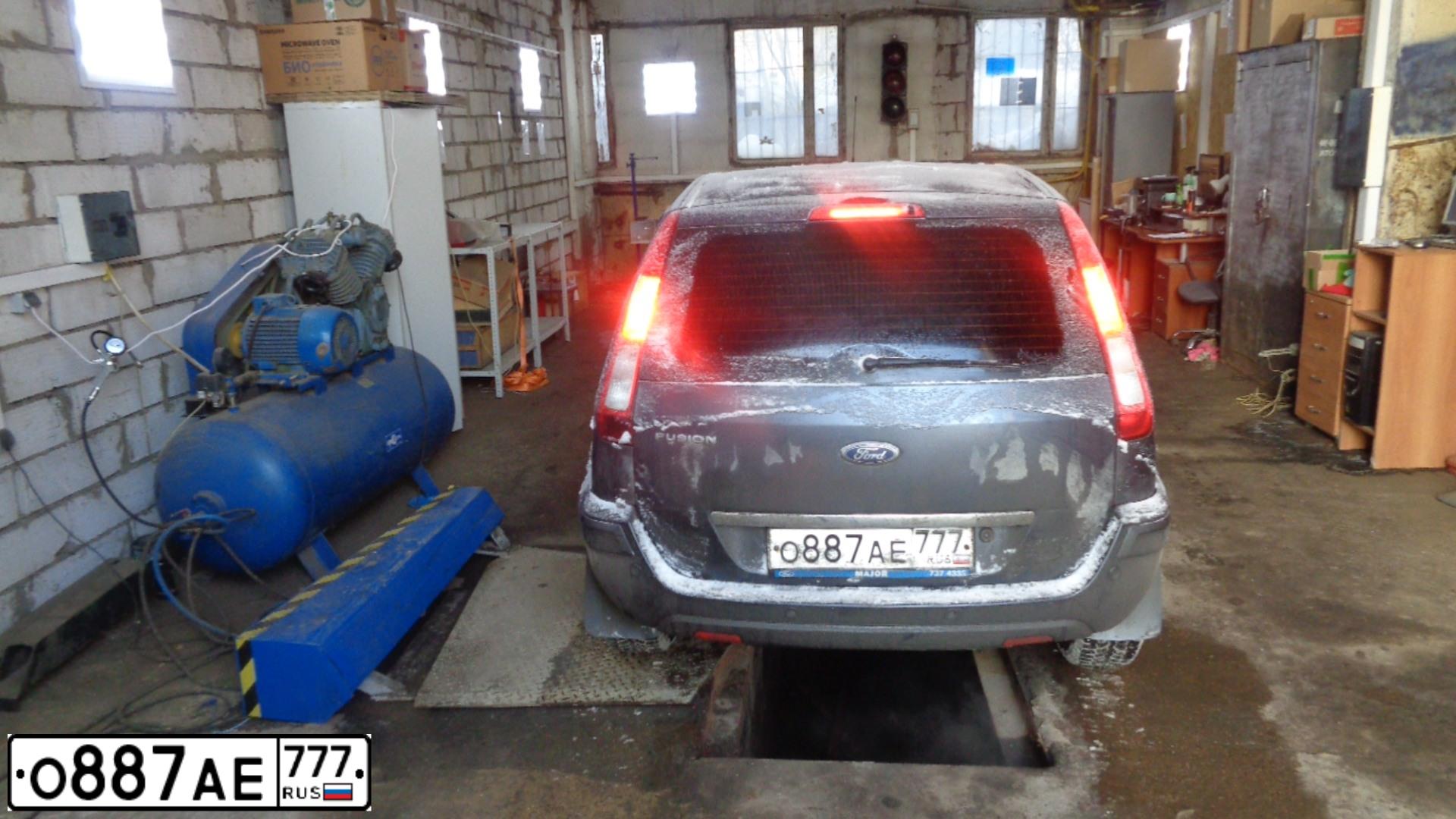 Фото автомобиля FORD FUSION, 2010 — госномер О887АЕ777. Цвет: ТЕМНО-СЕРЫЙ