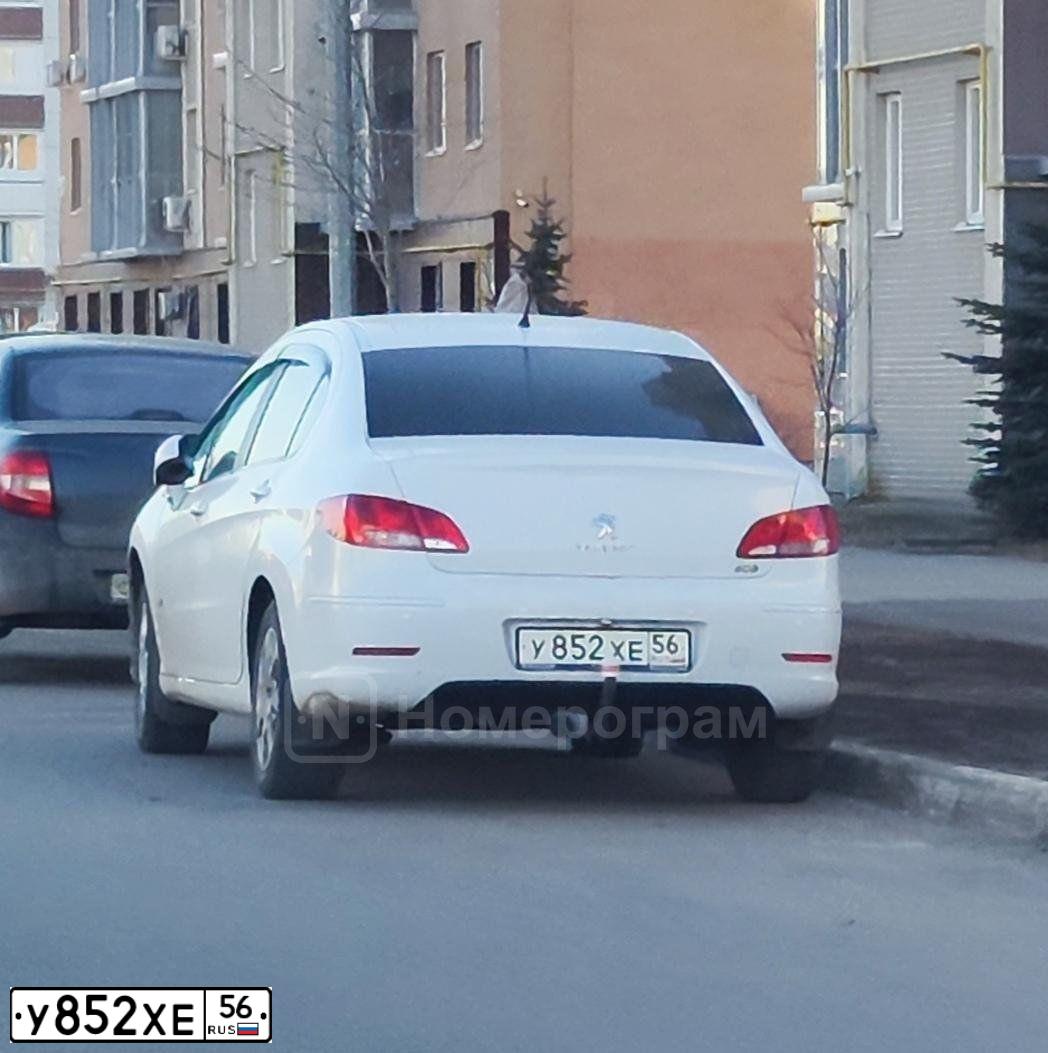 Фото автомобиля PEUGEOT 408, 2015 — госномер У852ХЕ56. Цвет: БЕЛЫЙ