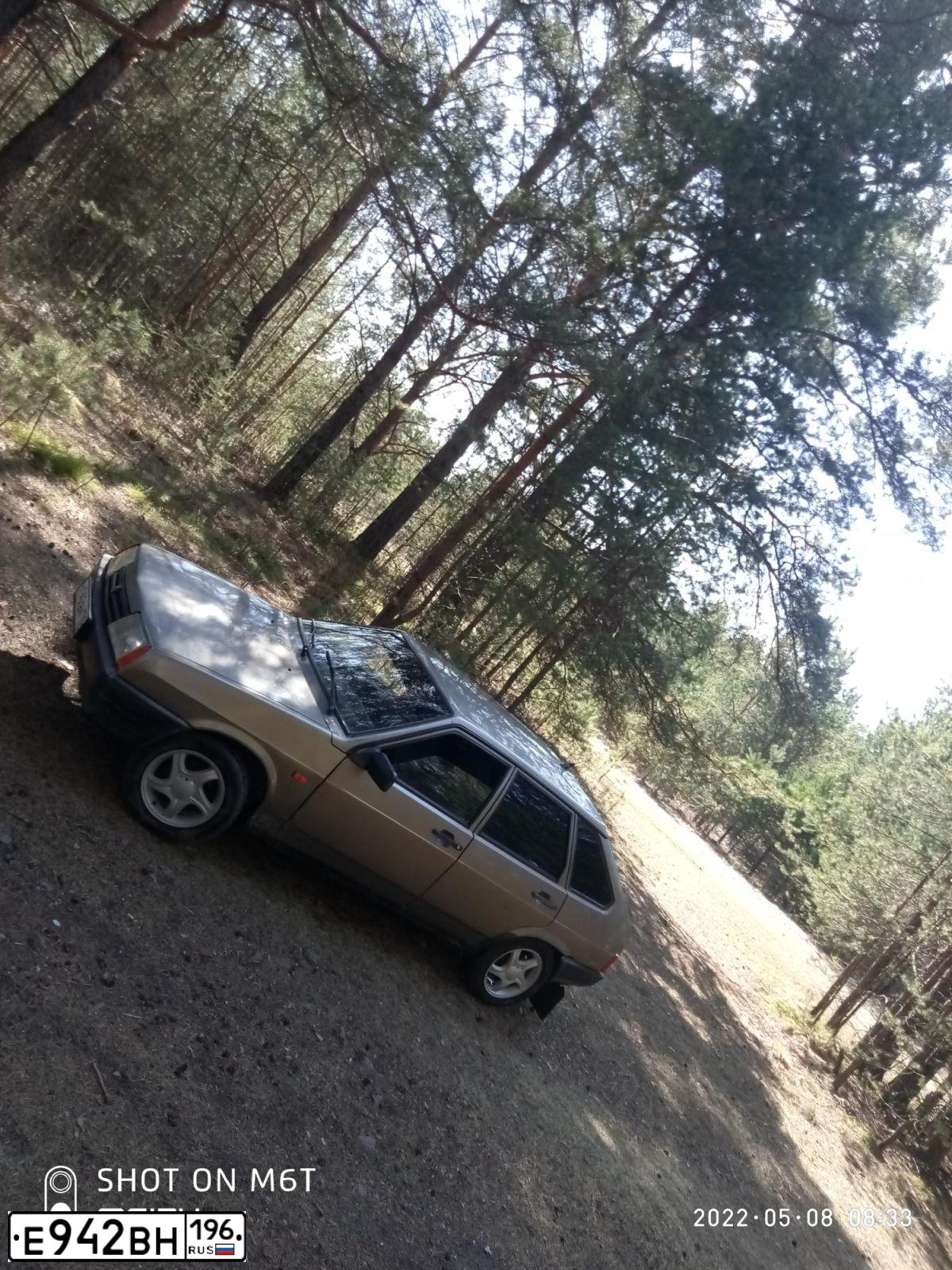 Фото автомобиля LADA 2109 SAMARA, 2002 — госномер Е942ВН196. Цвет: СЕРО-ЗЕЛЕНЫЙ