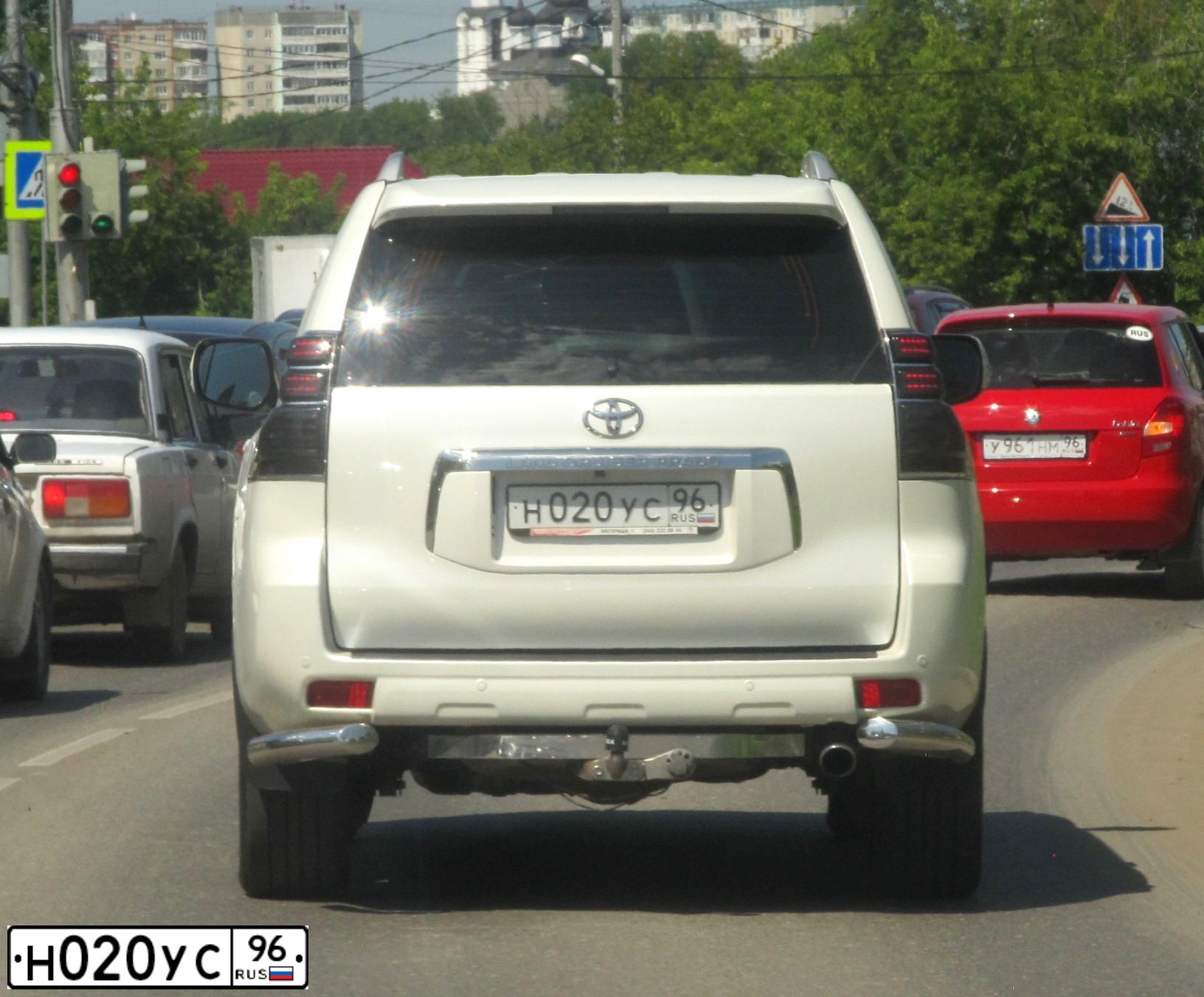 Фото автомобиля TOYOTA LANDCRUISER, 2010 — госномер Р970СК159. Цвет: Белый