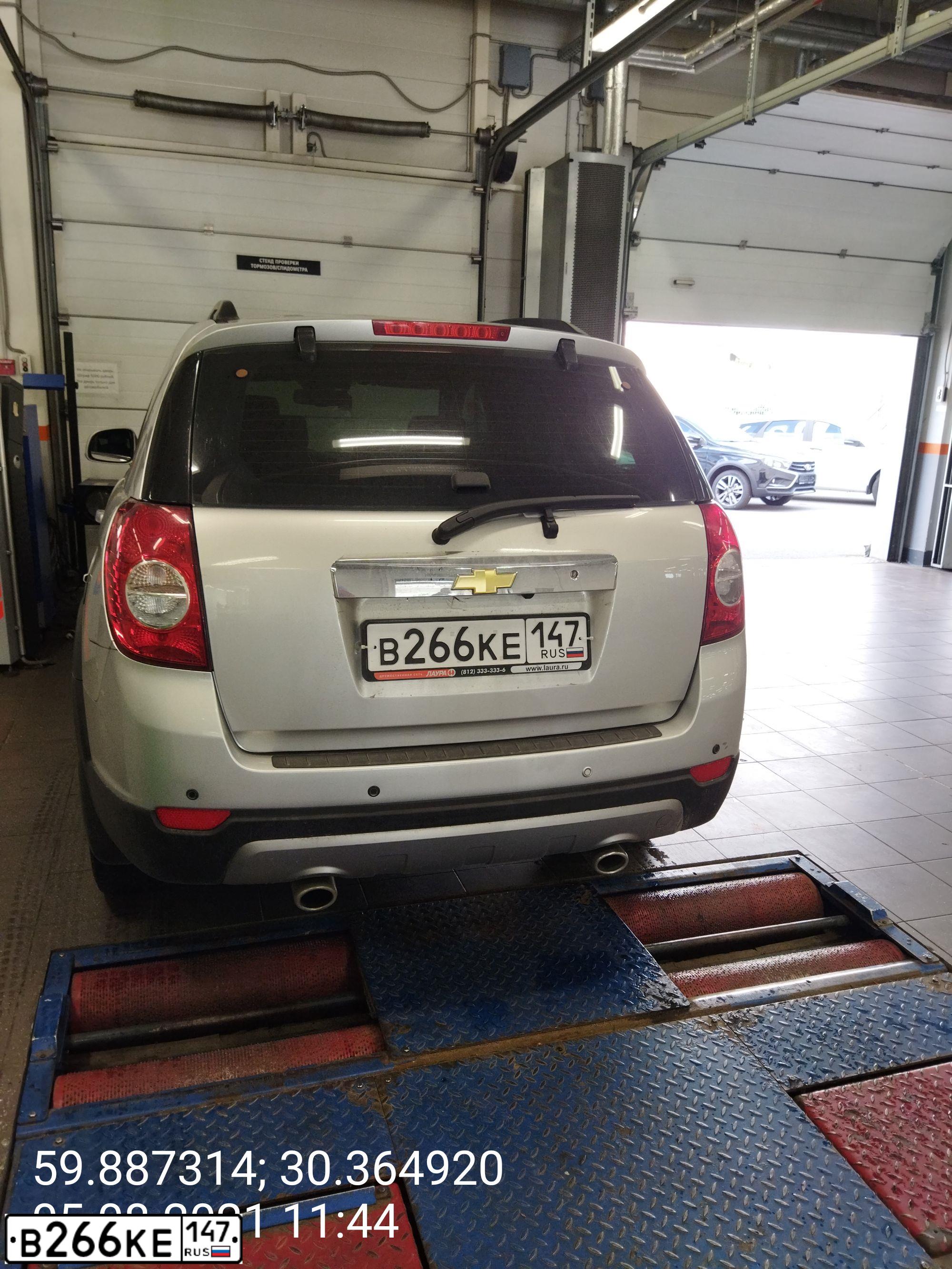 Фото автомобиля CHEVROLET CAPTIVA, 2011 — госномер В266КЕ147. Цвет: СЕРЕБРИСТЫЙ МЕТАЛЛИК