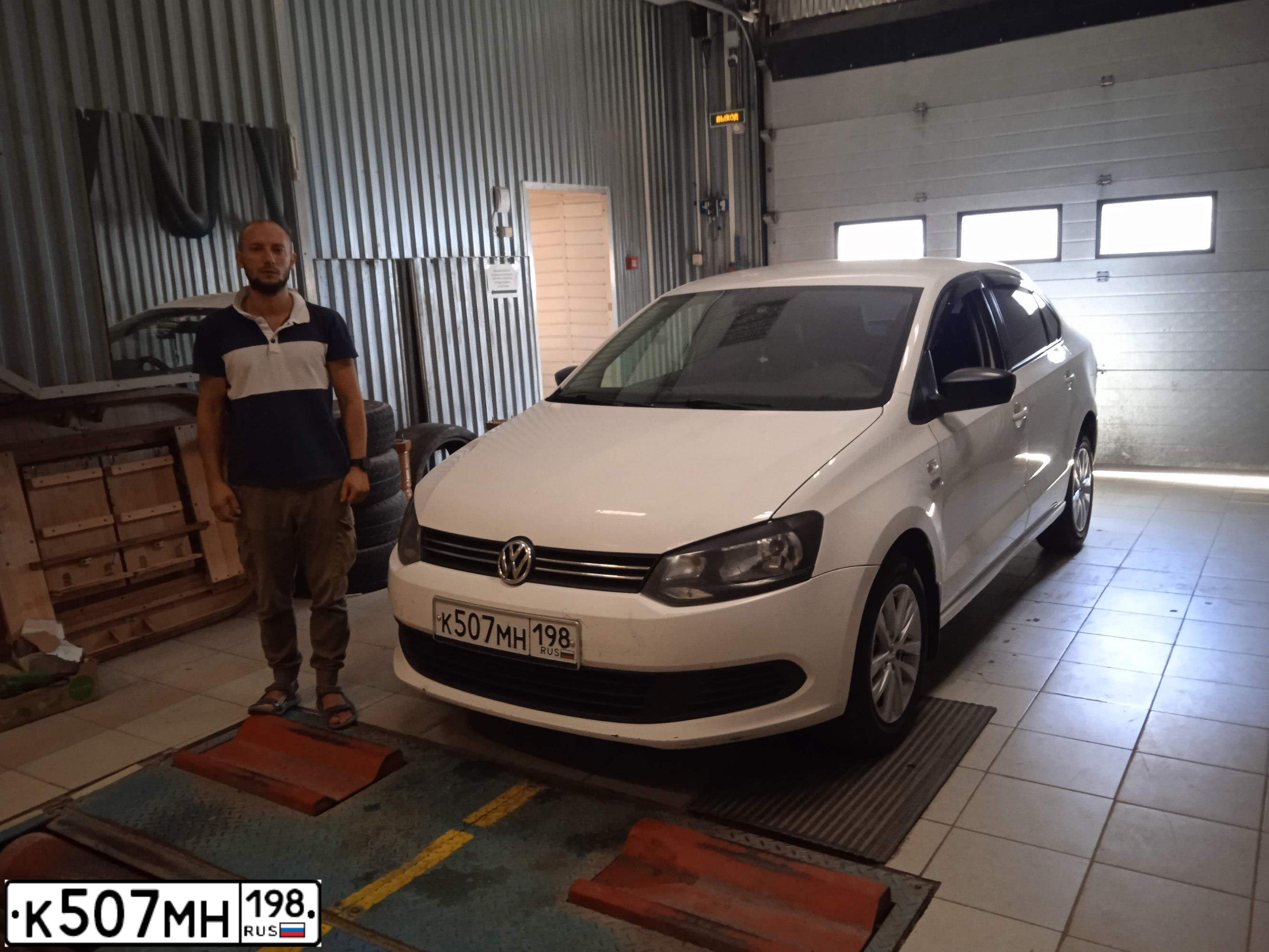 Фото автомобиля VOLKSWAGEN POLO, 2013 — госномер К899ЕС147. Цвет: Белый
