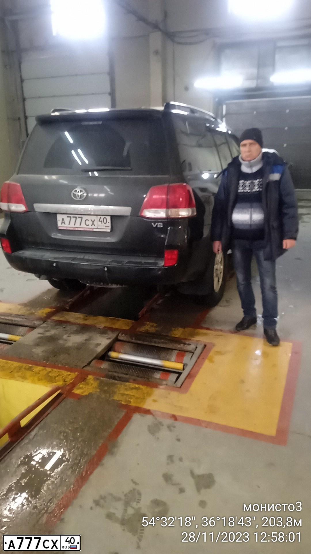 Фото автомобиля TOYOTA LANDCRUISER 200, 2009 — госномер А777СХ40. Цвет: ЧЕРНЫЙ
