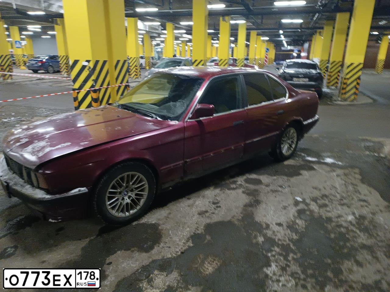 Фото автомобиля BMW SERIE 5, 1991 — госномер О773ЕХ178. Цвет: Красный