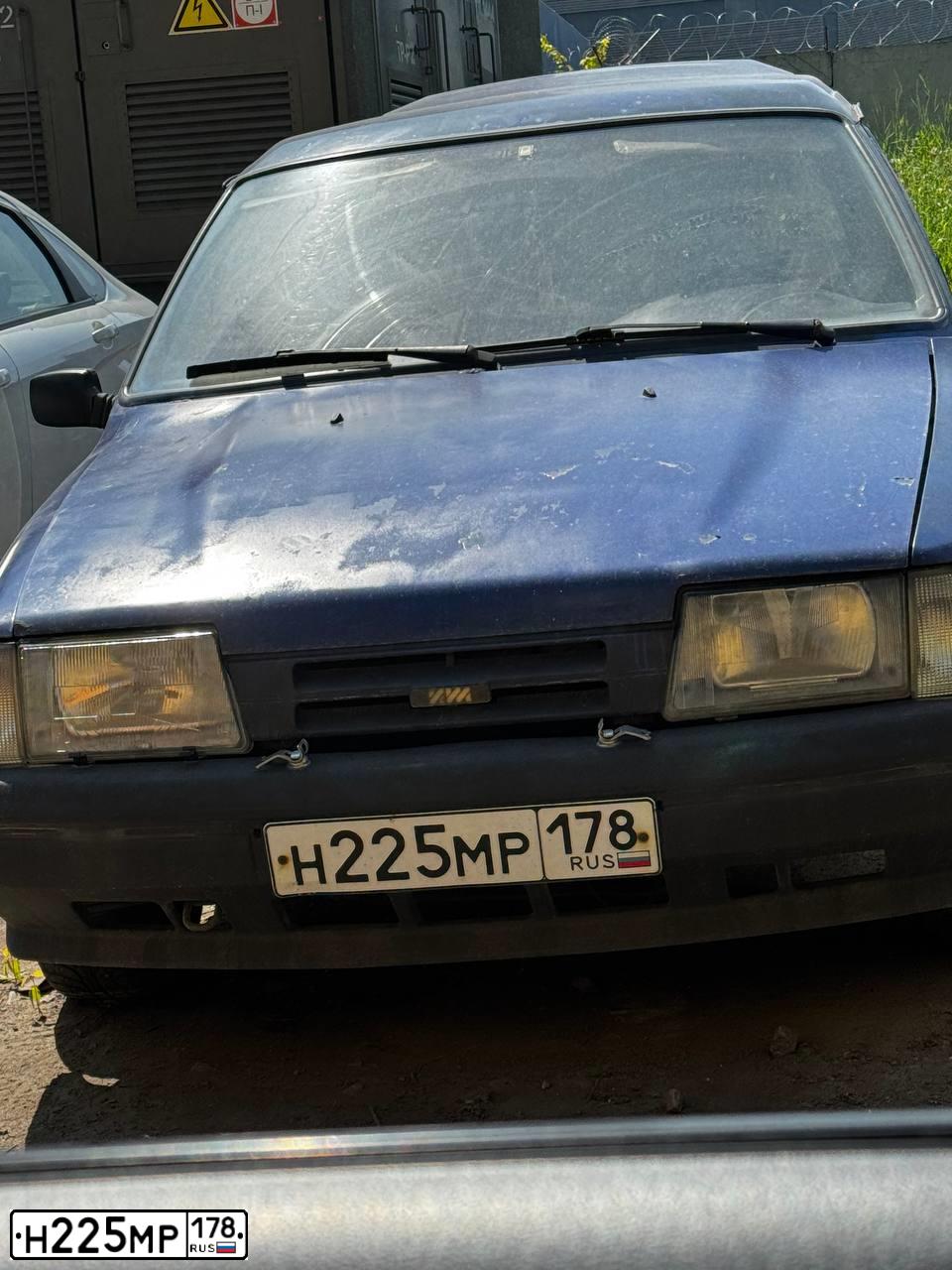 Фото автомобиля IZH 2126, 2005 — госномер Н225МР178. Цвет: Темно-синий