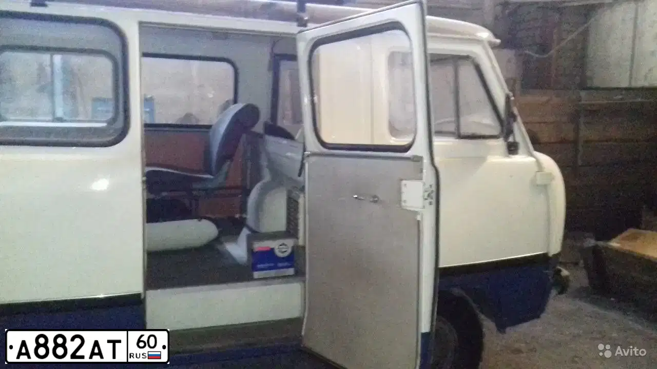 Фото автомобиля UAZ 3303, 1993 — госномер А882АТ60. Цвет: СЕРЫЙ