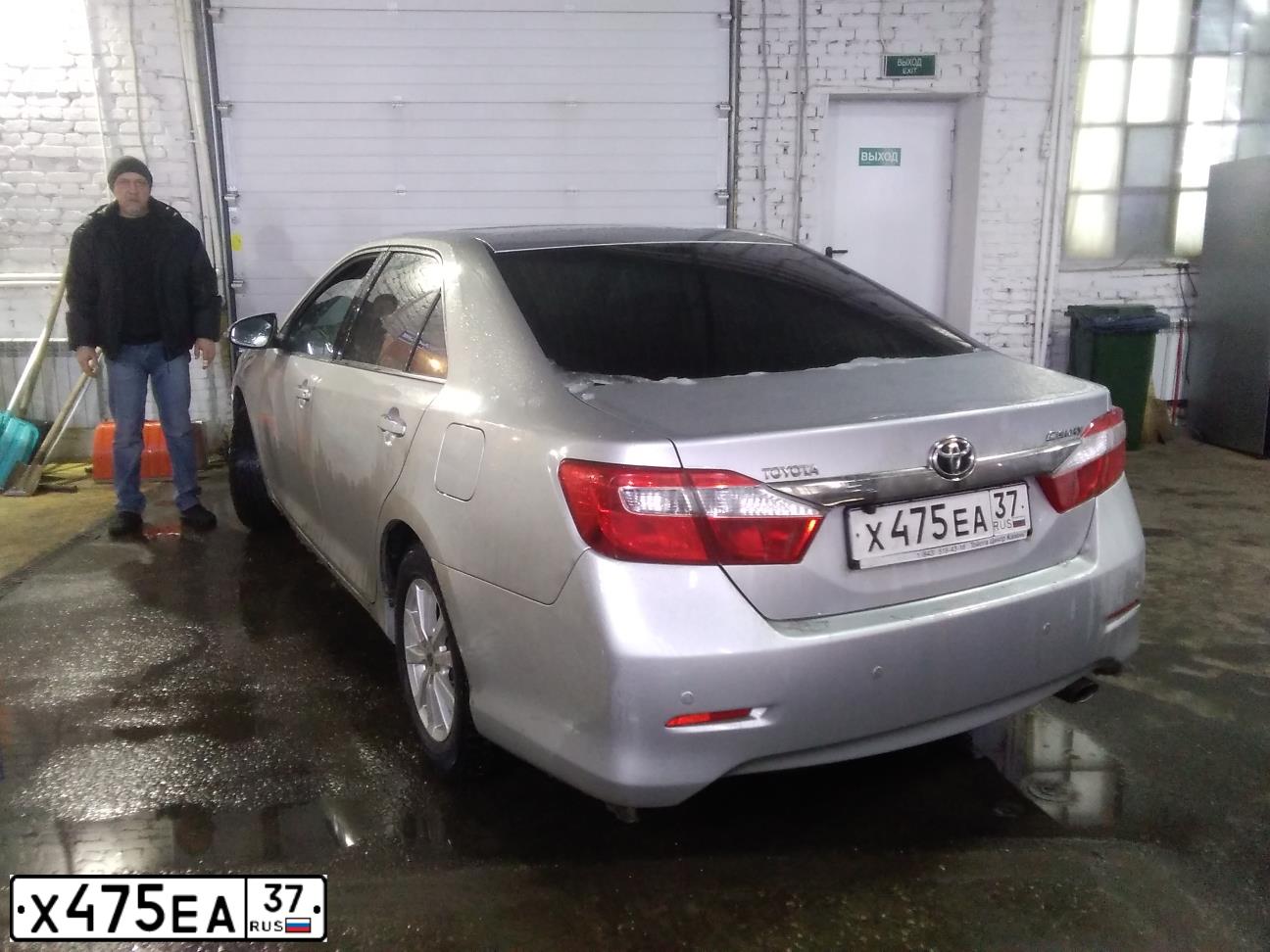 Фото автомобиля TOYOTA CAMRY, 2012 — госномер Х475ЕА37. Цвет: СЕРЕБРИСТЫЙ МЕТАЛЛИК