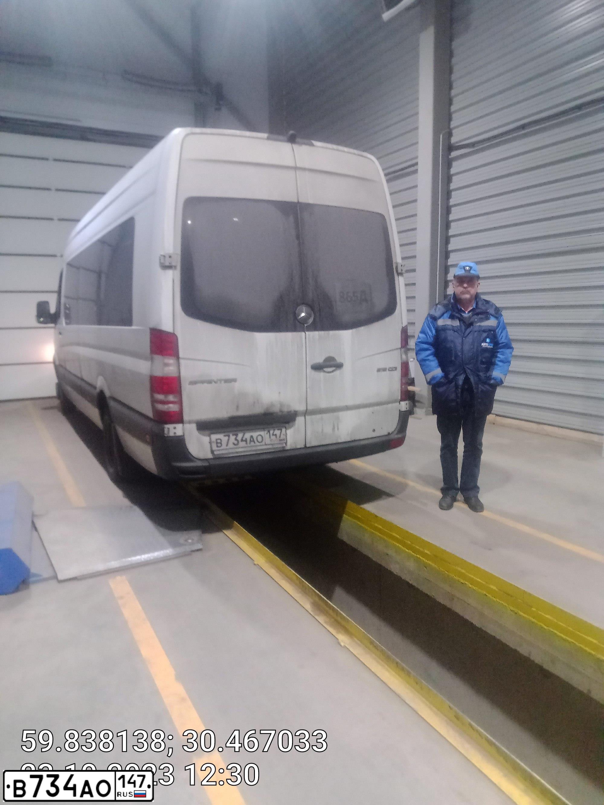 Фото автомобиля MERCEDES SPRINTER, 2016 — госномер В734АО147. Цвет: Белый